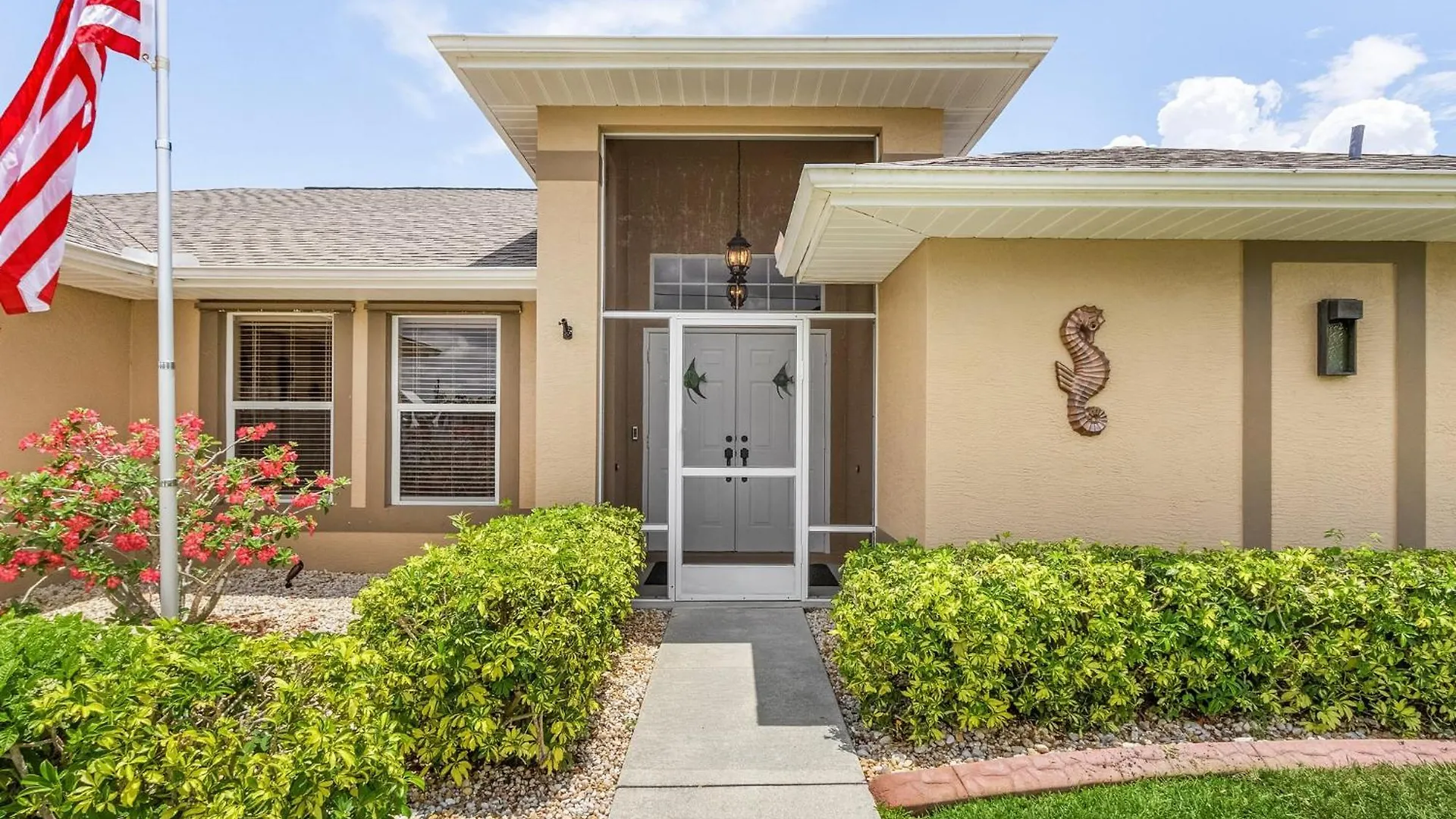 Gulf Access, Heated Pool, Bikes, Kayaks - Comfort On The H2o - - Roelens Vacations Cape Coral