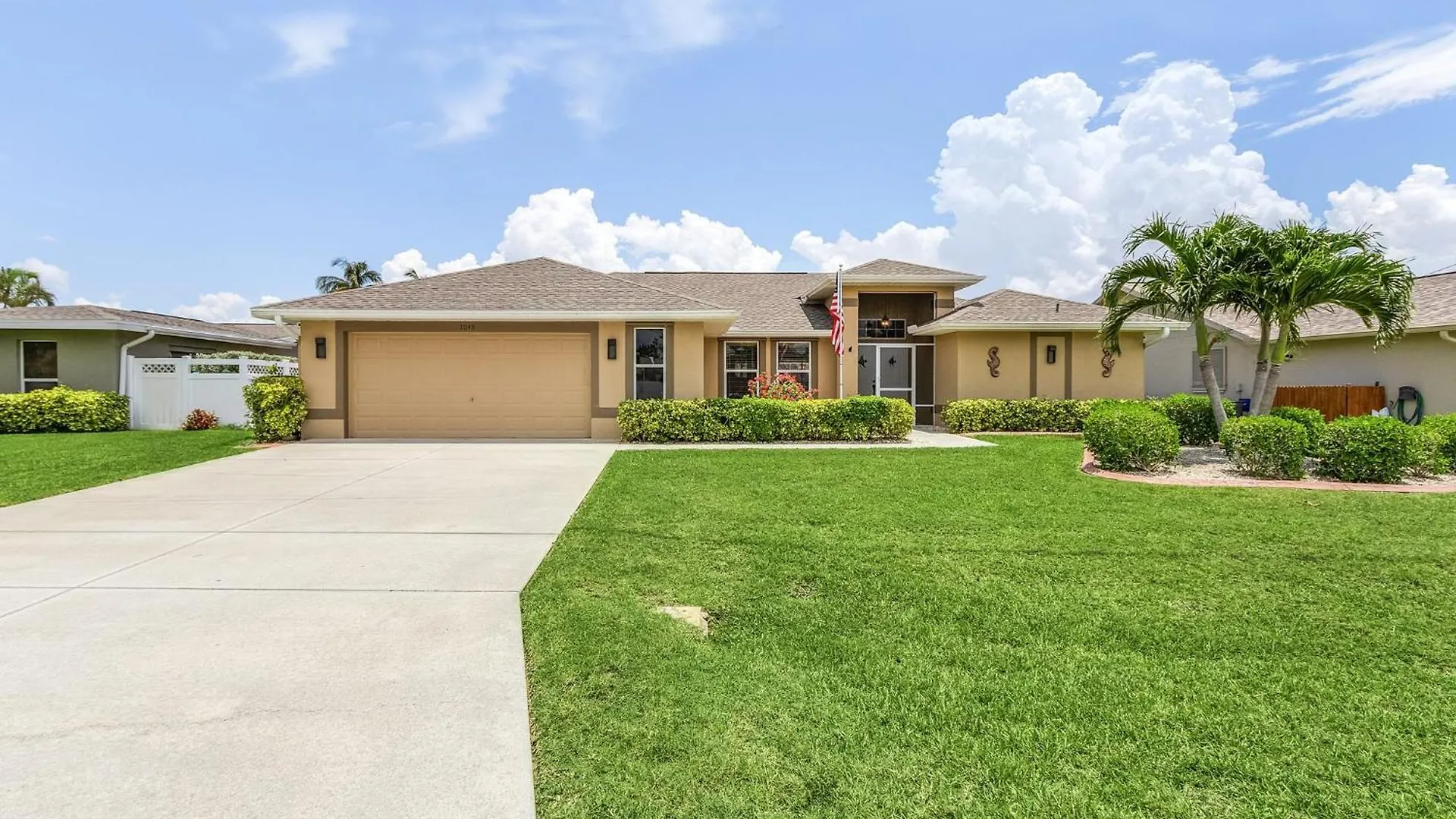 Gulf Access, Heated Pool, Bikes, Kayaks - Comfort On The H2o - - Roelens Vacations Holiday home Cape Coral