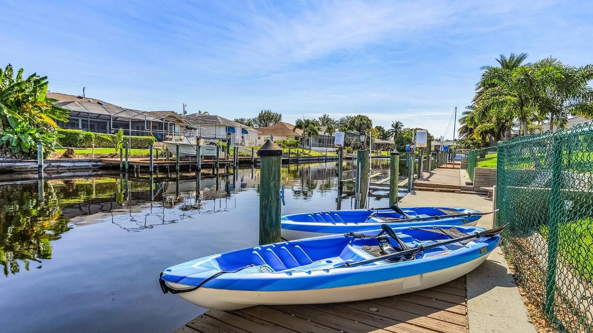 Gulf Access, Heated Pool, Bikes, Kayaks - Comfort On The H2o - - Roelens Vacations Holiday home Cape Coral