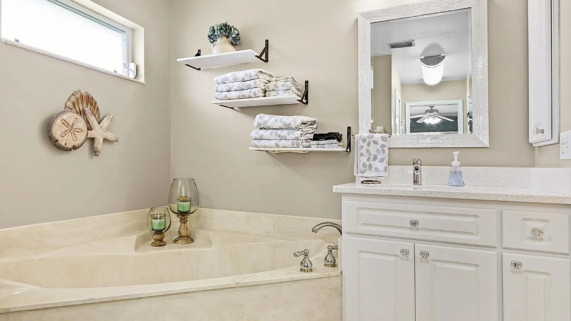 Gulf Access, Heated Pool, Bikes, Kayaks - Comfort On The H2o - - Roelens Vacations Cape Coral