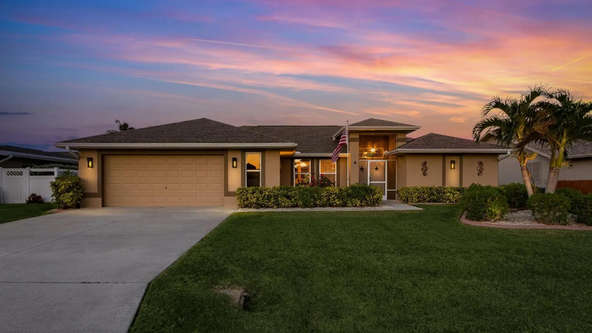 Gulf Access, Heated Pool, Bikes, Kayaks - Comfort On The H2o - - Roelens Vacations Cape Coral