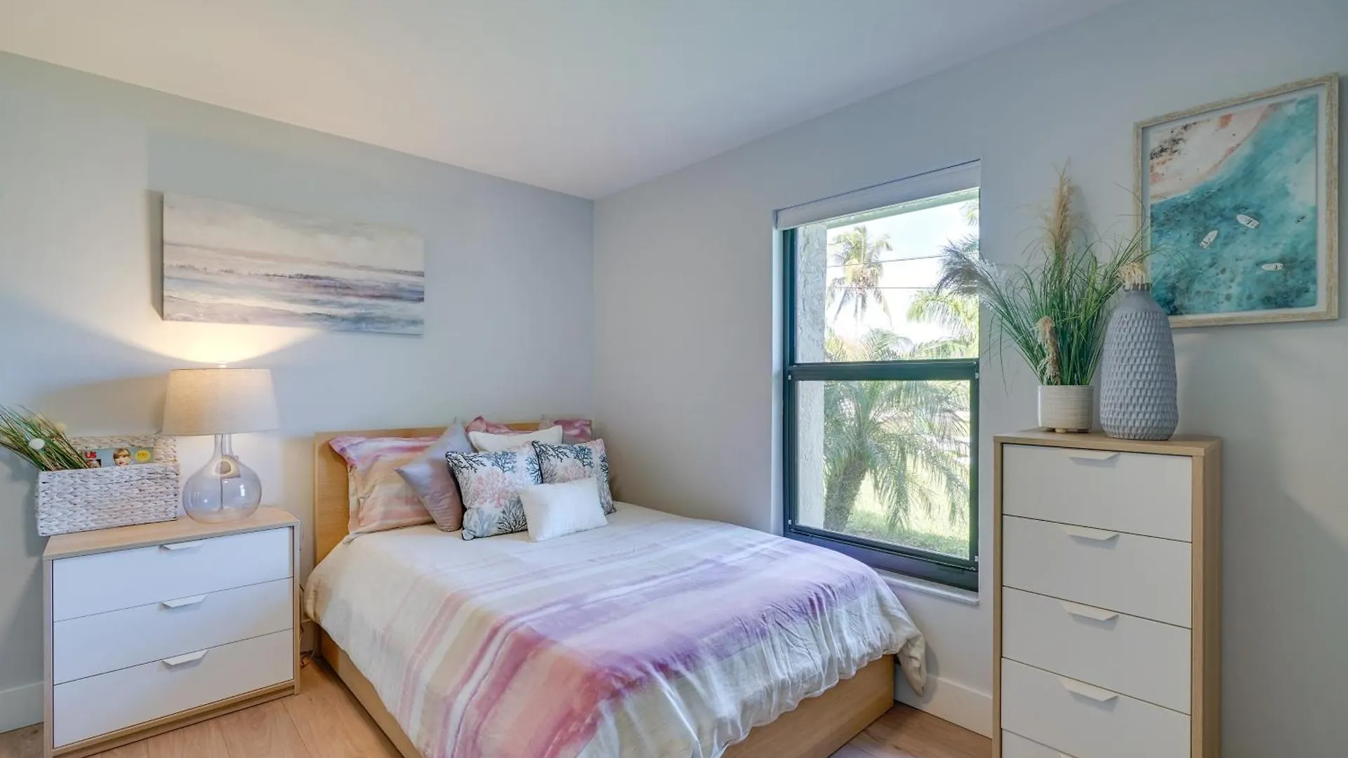 Updated Canalfront In With Pool Cape Coral