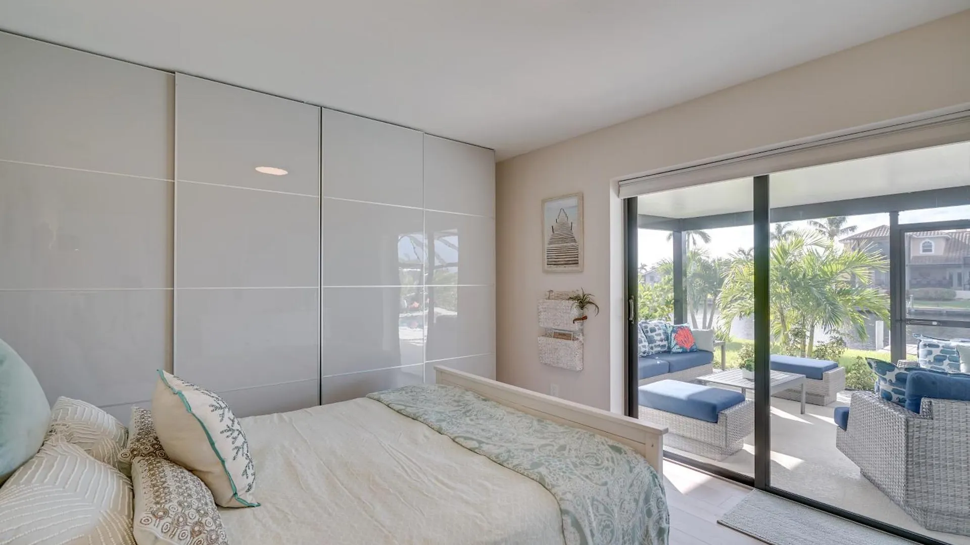 Updated Canalfront In With Pool Holiday home Cape Coral