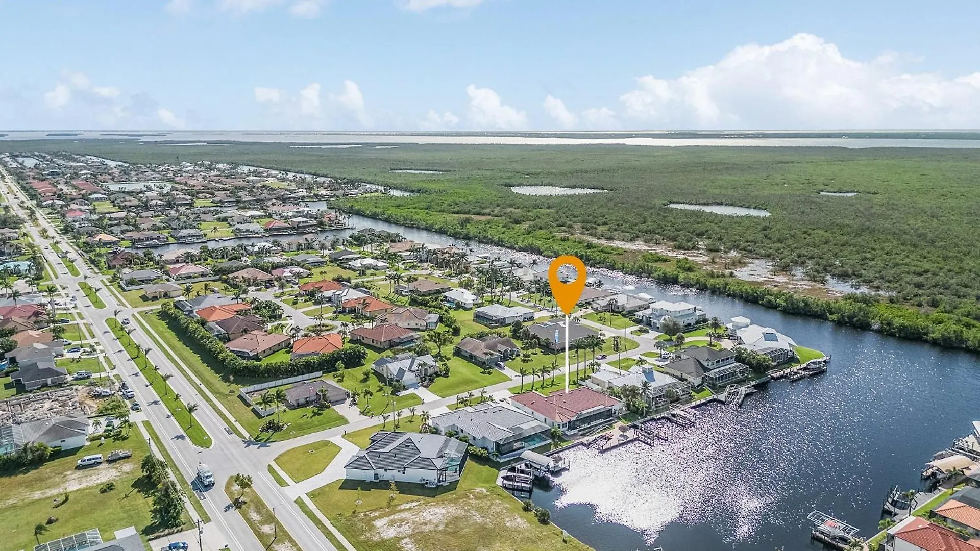 Gulf Access, Heated Saltwater Pool, Mini Golf, Movie Room, Sleeps 10 - House Holiday home