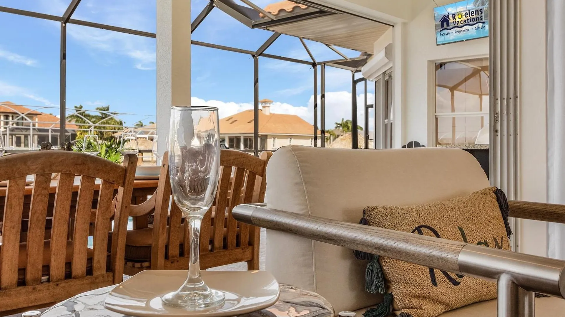 Holiday home Gulf Access, Heated Saltwater Pool, Mini Golf, Movie Room, Sleeps 10 - House Cape Coral