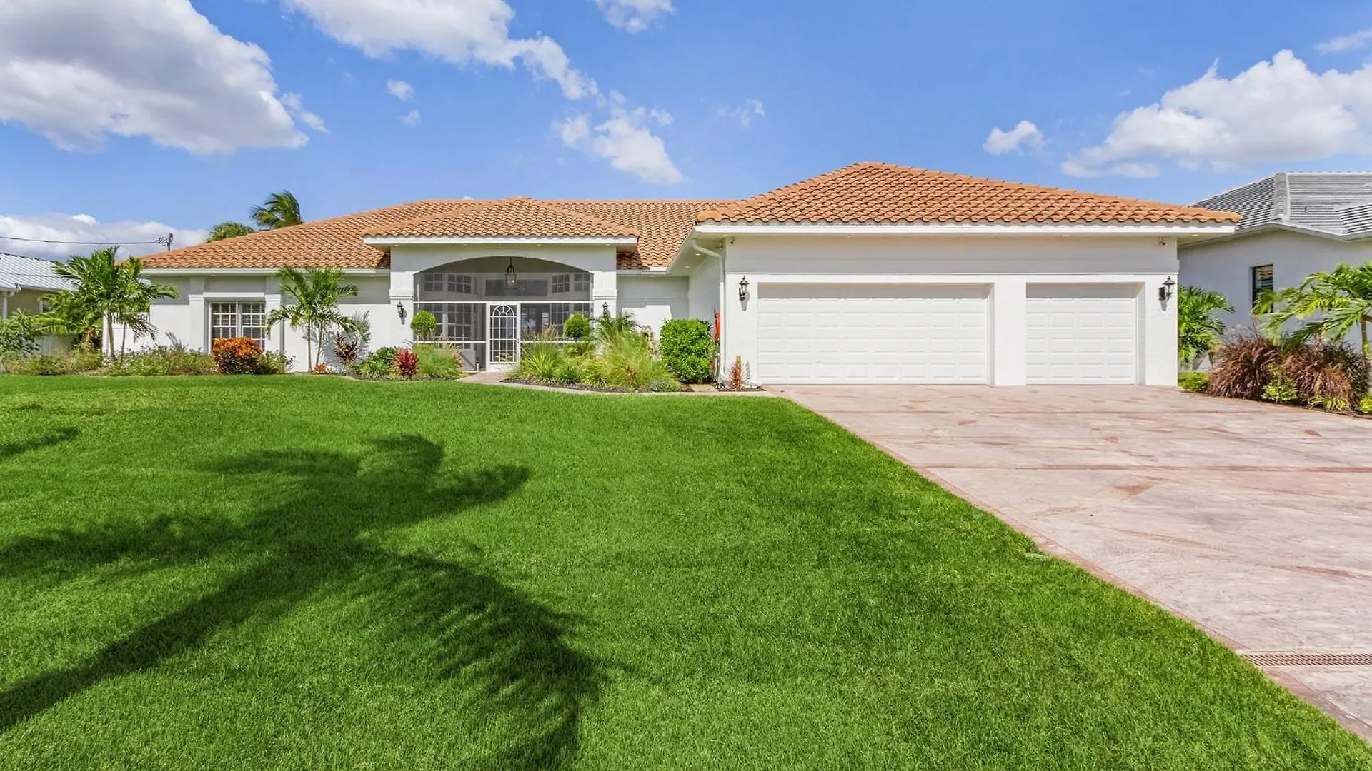 Gulf Access, Heated Saltwater Pool, Mini Golf, Movie Room, Sleeps 10 - House