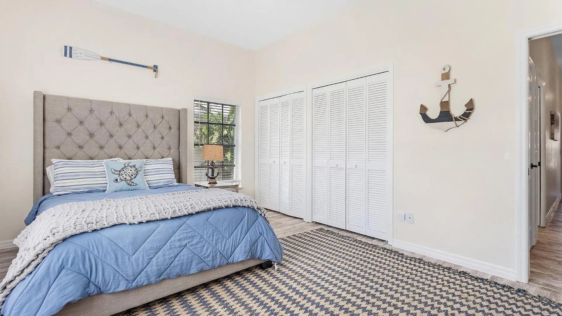 Gulf Access, Heated Saltwater Pool, Mini Golf, Movie Room, Sleeps 10 - House * Cape Coral