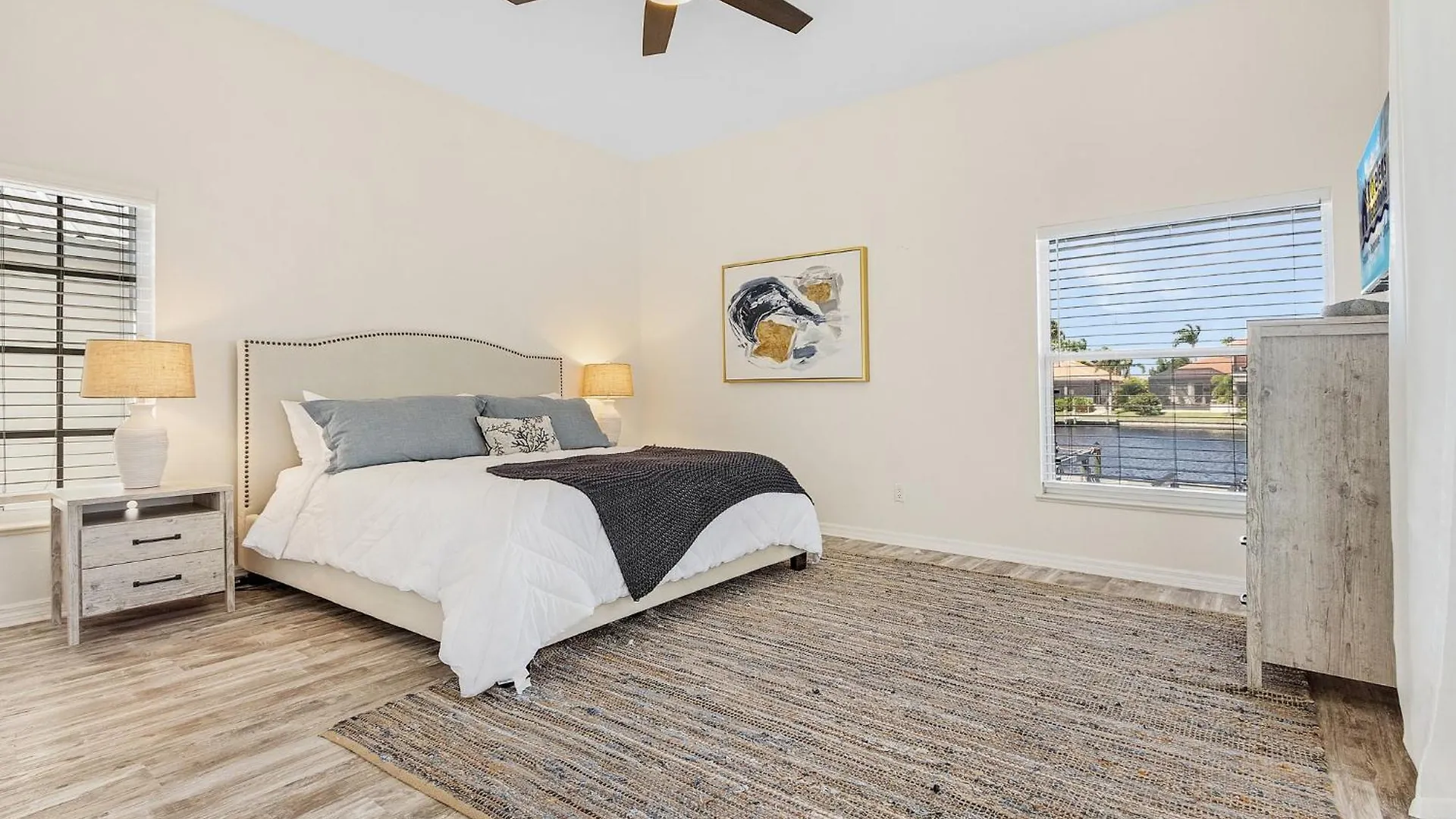 Gulf Access, Heated Saltwater Pool, Mini Golf, Movie Room, Sleeps 10 - House * Cape Coral