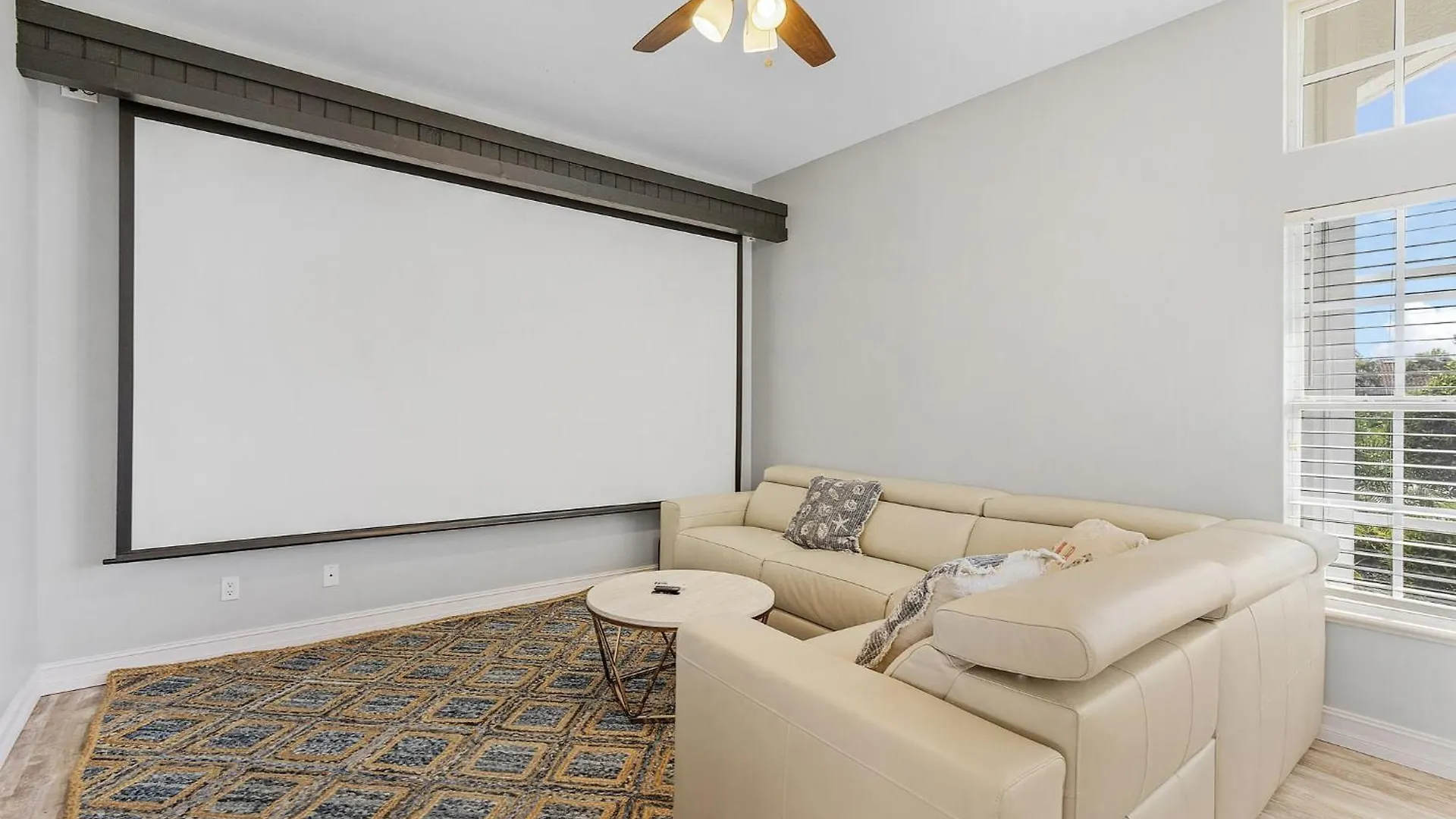 Gulf Access, Heated Saltwater Pool, Mini Golf, Movie Room, Sleeps 10 - House * Cape Coral