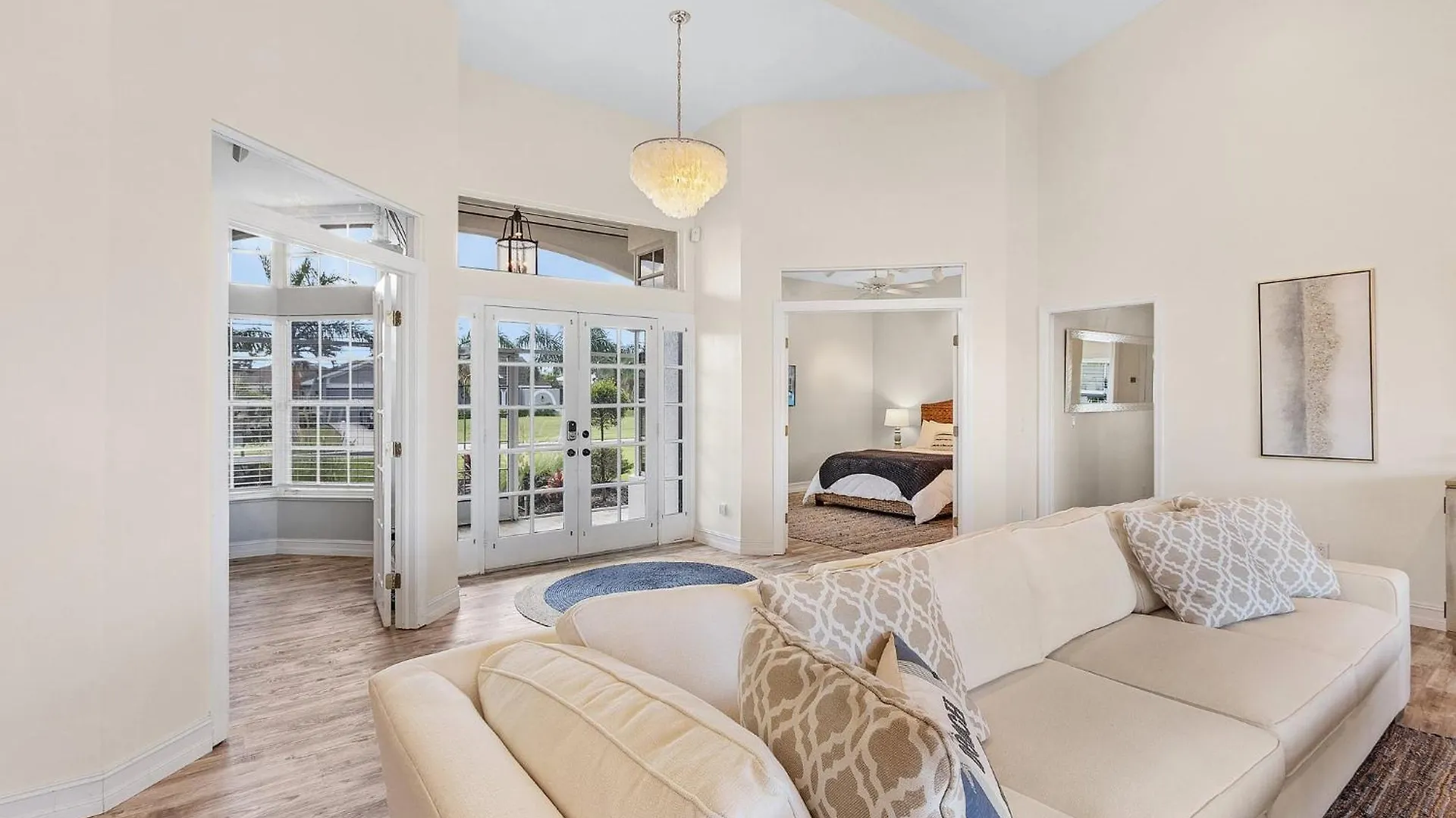 Gulf Access, Heated Saltwater Pool, Mini Golf, Movie Room, Sleeps 10 - House Cape Coral