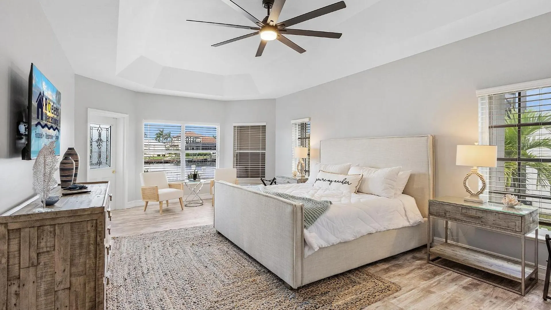 Gulf Access, Heated Saltwater Pool, Mini Golf, Movie Room, Sleeps 10 - House Holiday home Cape Coral