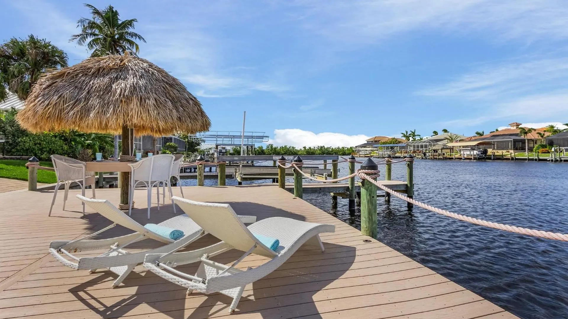 Gulf Access, Heated Saltwater Pool, Mini Golf, Movie Room, Sleeps 10 - House