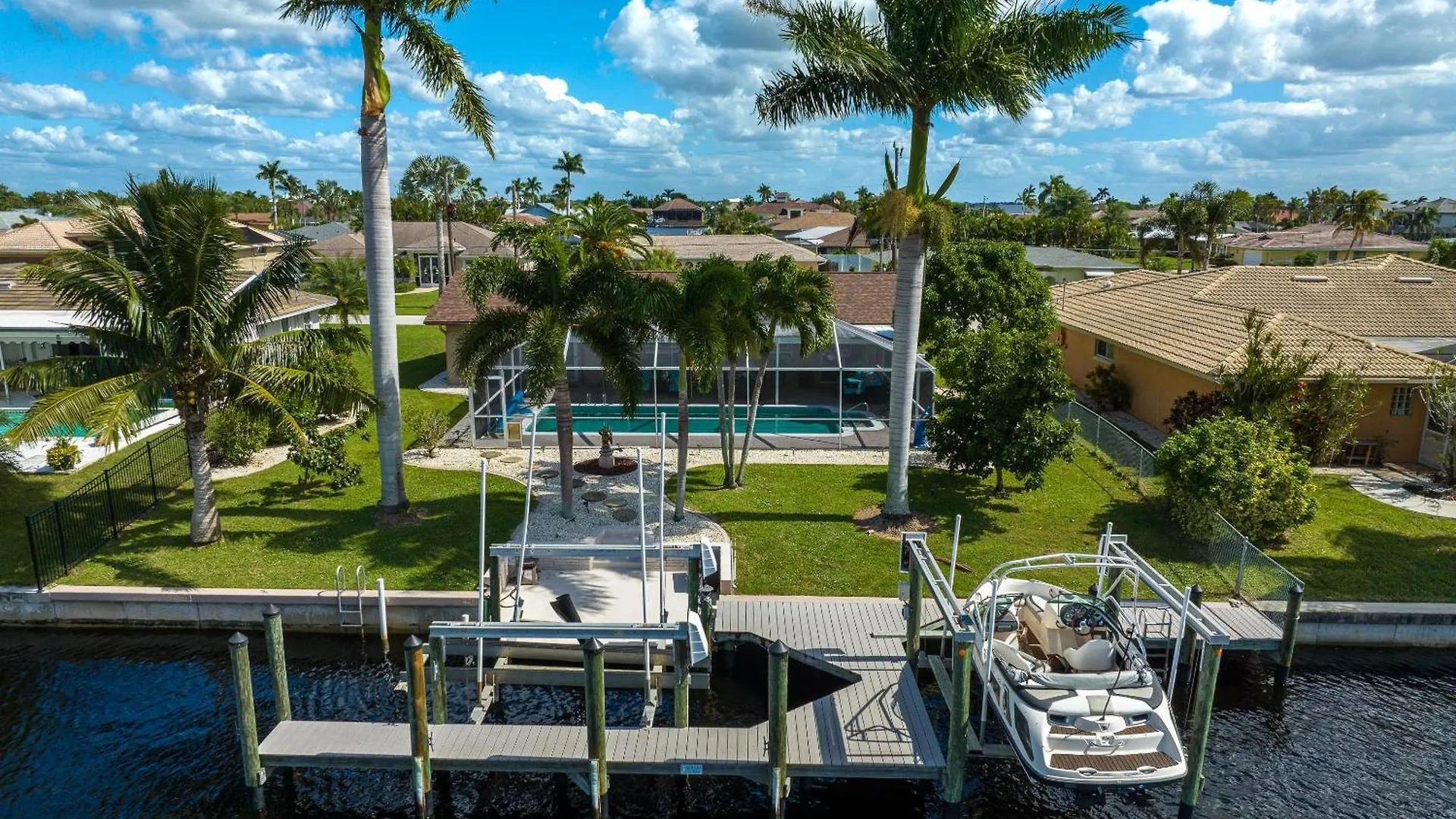 Direct Gulf Access & Heated Pool -villa Hip Nautic - Roelens Vacations Cape Coral