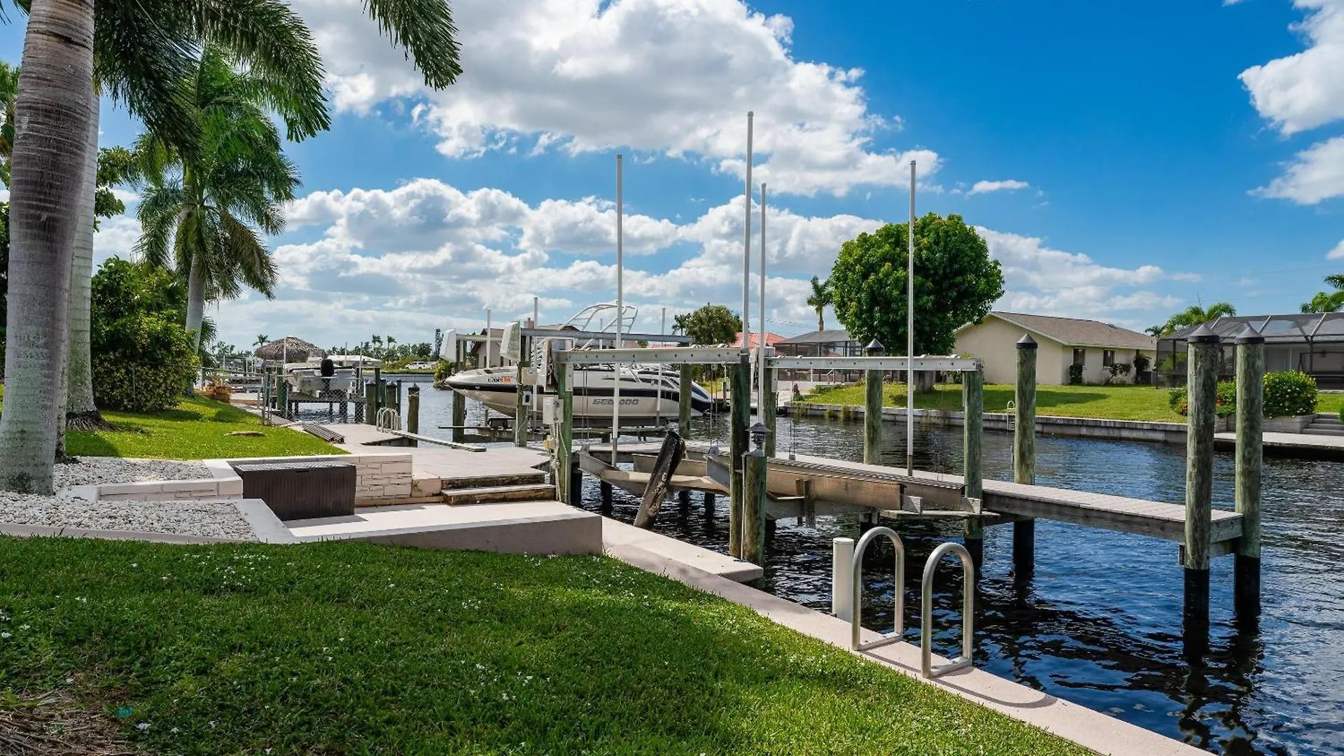 Direct Gulf Access & Heated Pool -villa Hip Nautic - Roelens Vacations Cape Coral