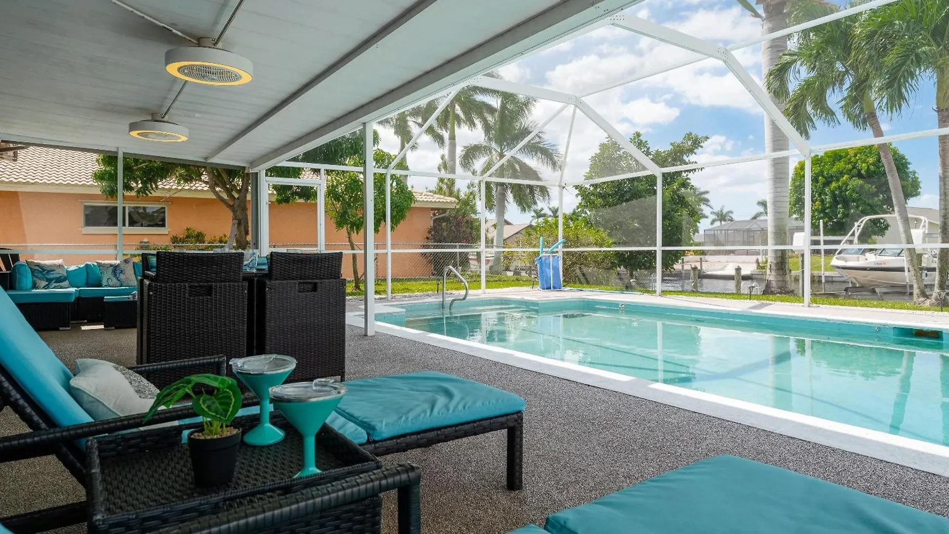 Direct Gulf Access & Heated Pool -villa Hip Nautic - Roelens Vacations * Cape Coral