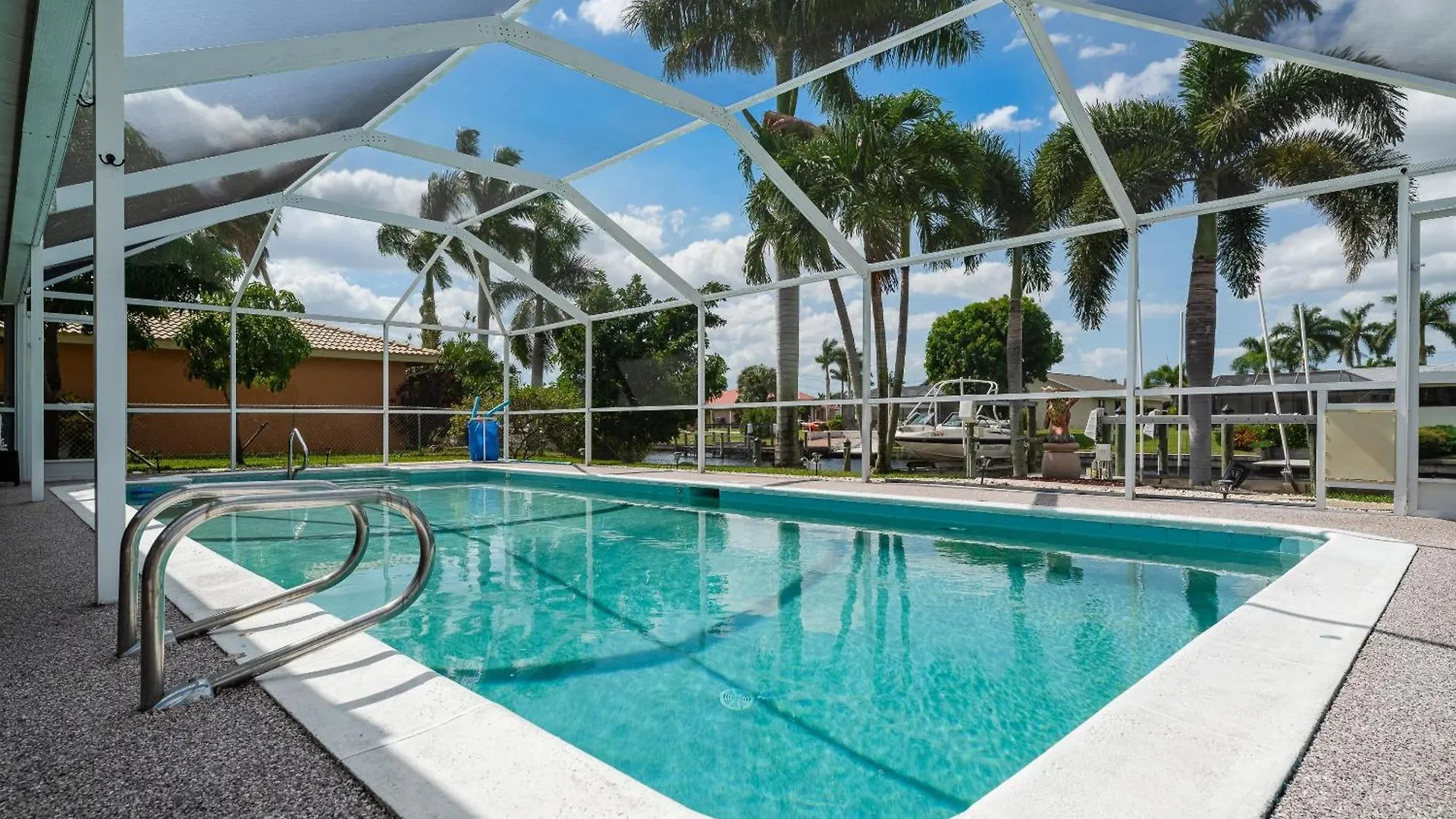 Direct Gulf Access & Heated Pool -villa Hip Nautic - Roelens Vacations Holiday home Cape Coral