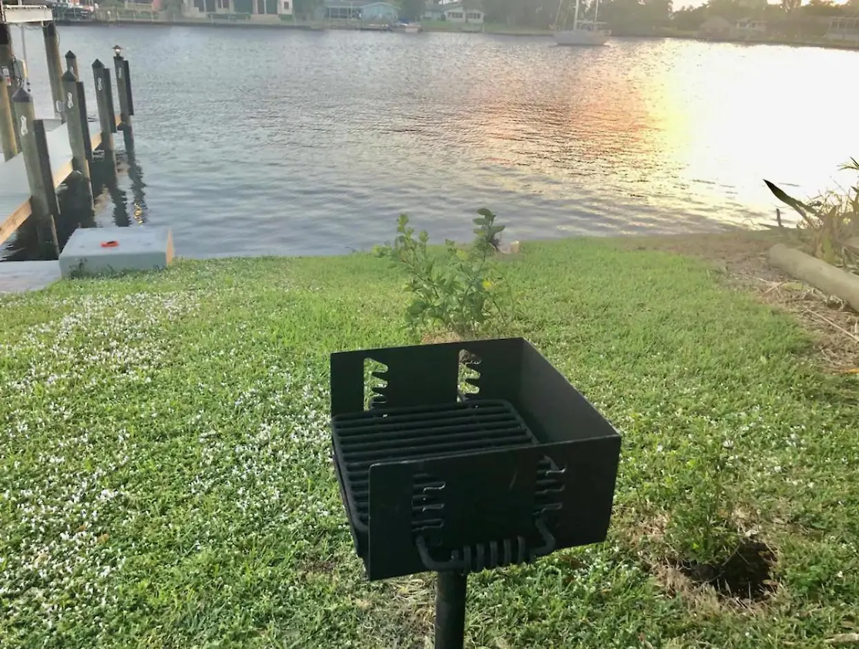 Cozy With One Bedroom * Cape Coral