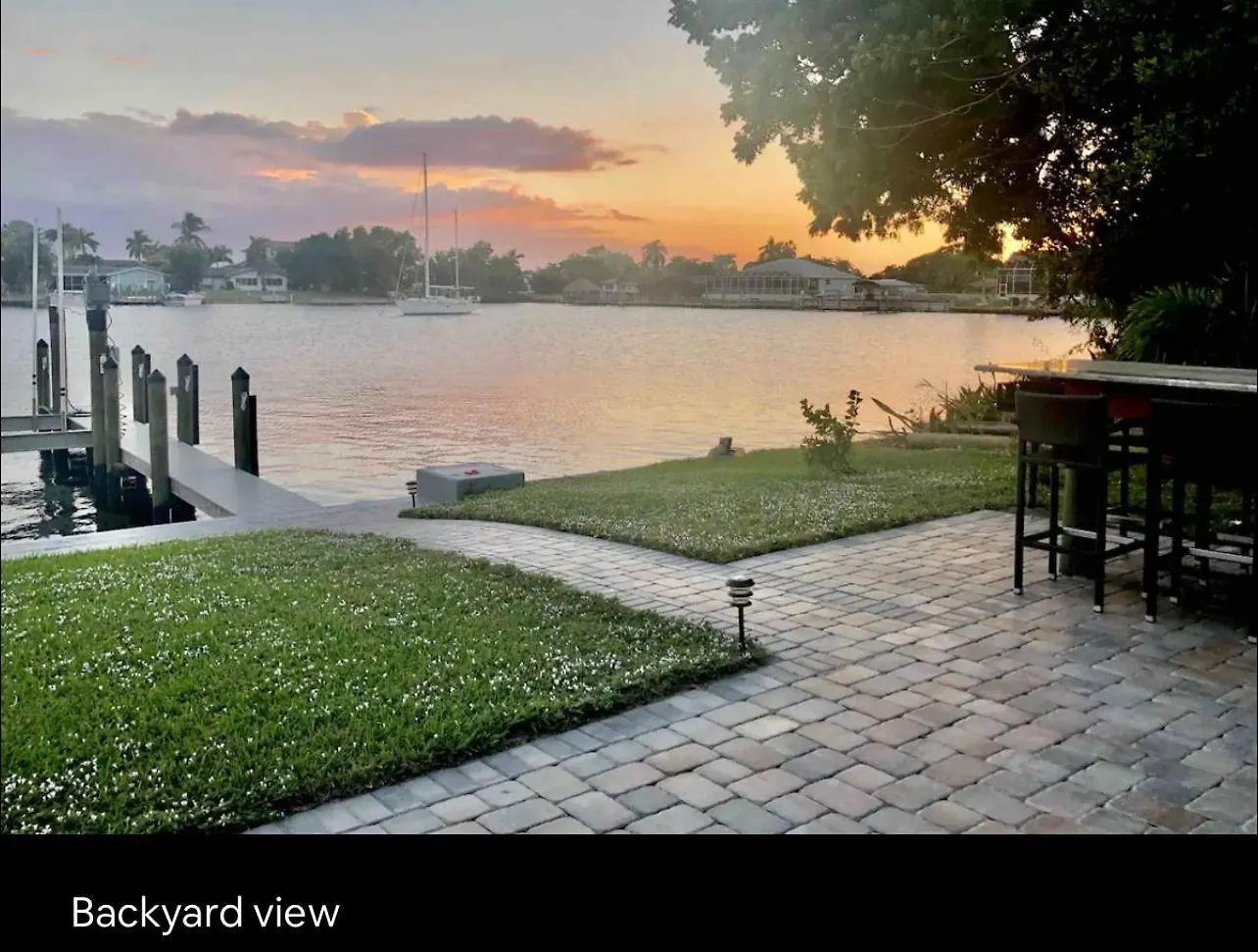 Cozy With One Bedroom Holiday home Cape Coral