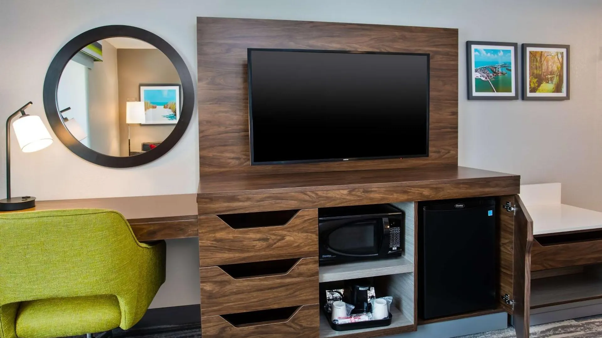 Hampton & / Myers Hotell