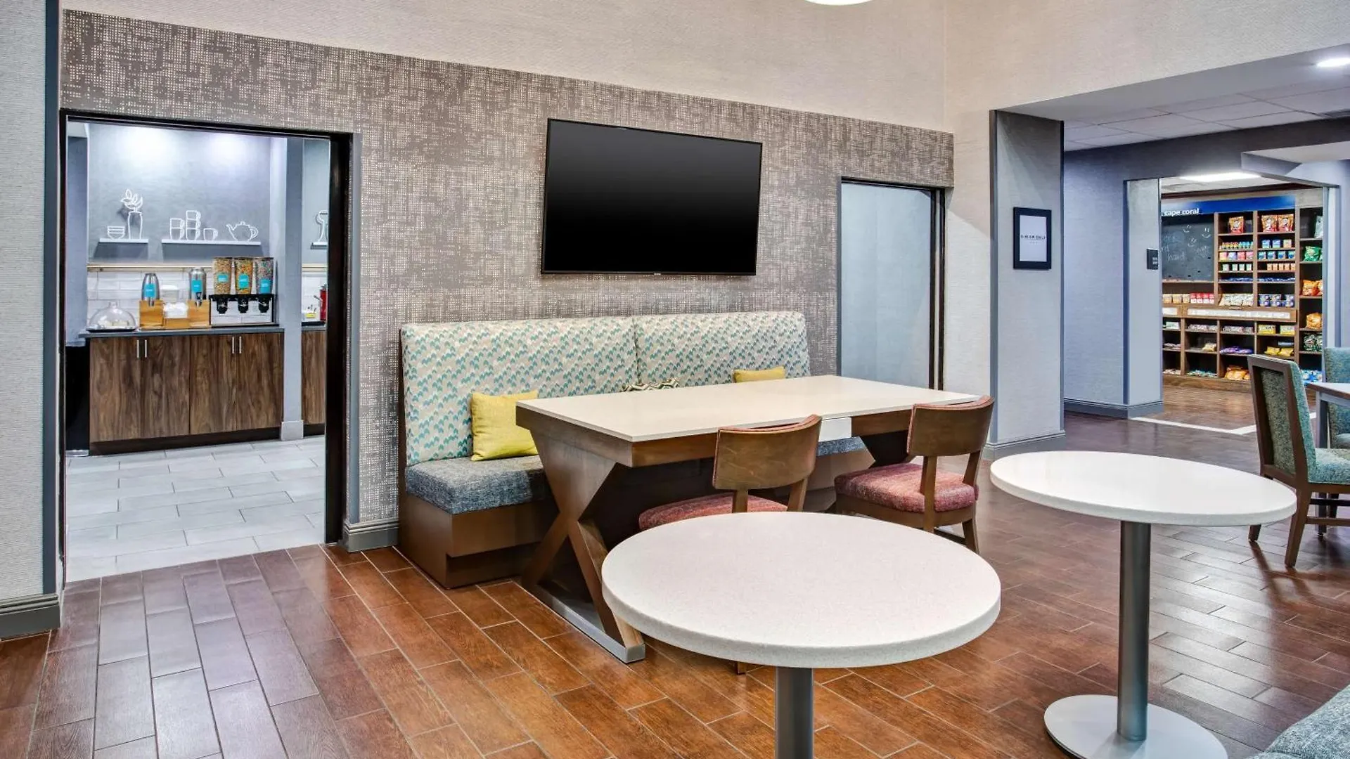 Hampton & / Myers Hotell 3*
