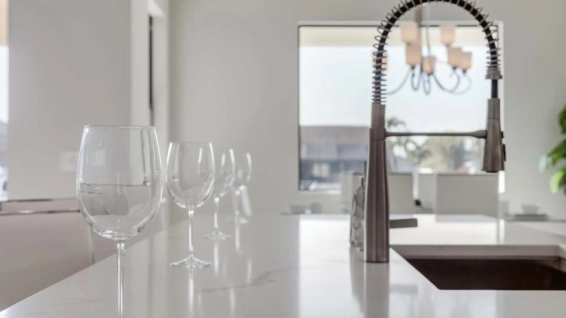 Heated Pool, Kayaks, Brand New Home, Sleeps 6 - Luxuria Blanca Holiday home *