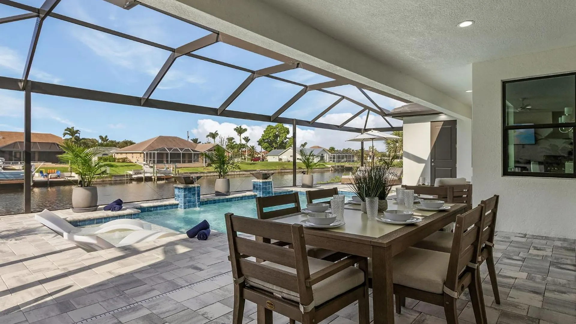Heated Pool, Kayaks, Brand New Home, Sleeps 6 - Luxuria Blanca Holiday home