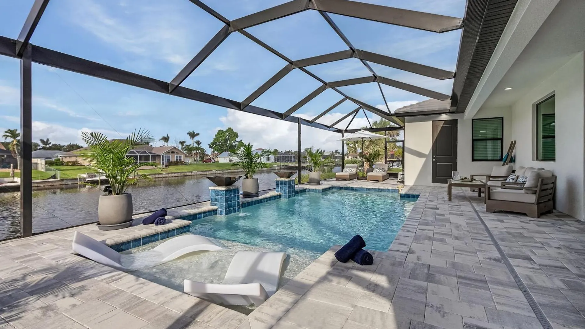 Holiday home Heated Pool, Kayaks, Brand New Home, Sleeps 6 - Luxuria Blanca