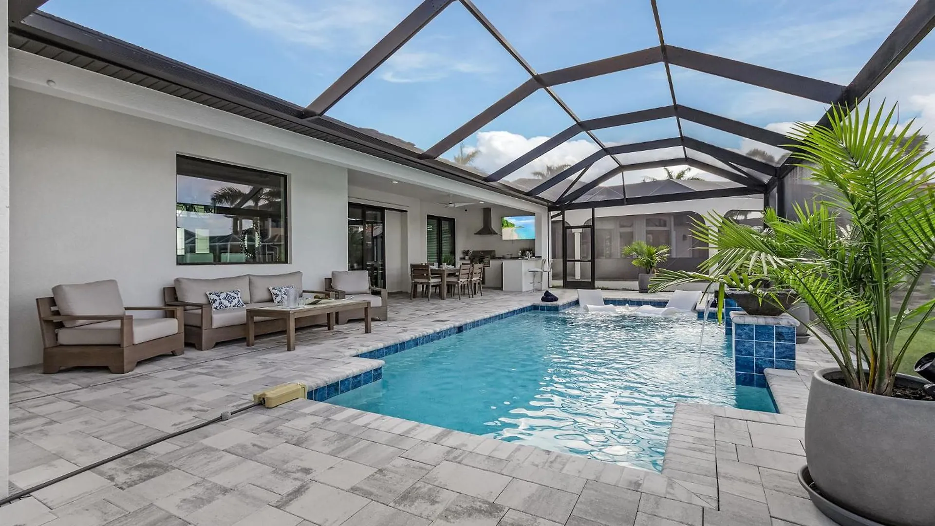 Heated Pool, Kayaks, Brand New Home, Sleeps 6 - Luxuria Blanca Cape Coral