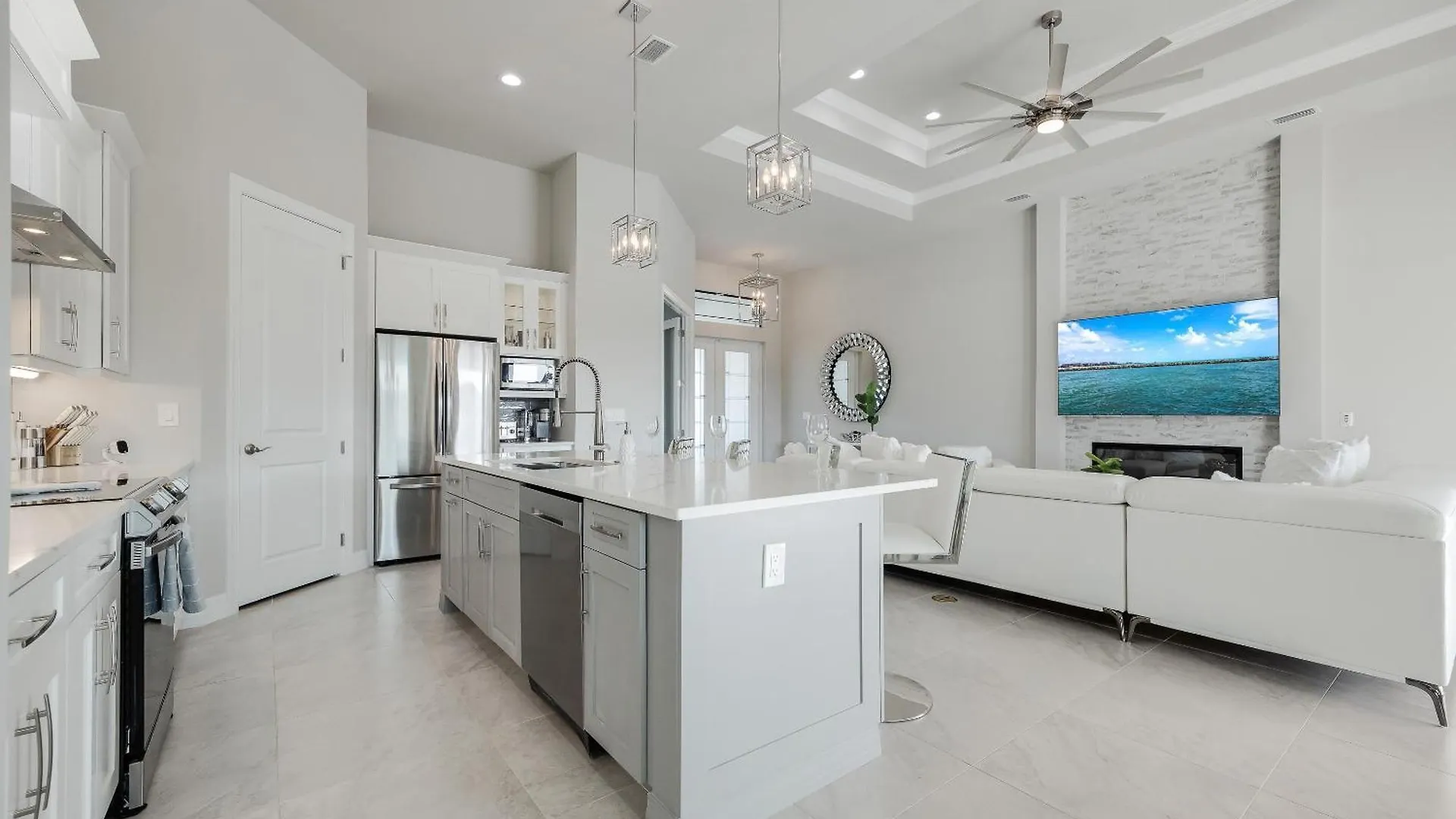Heated Pool, Kayaks, Brand New Home, Sleeps 6 - Luxuria Blanca *