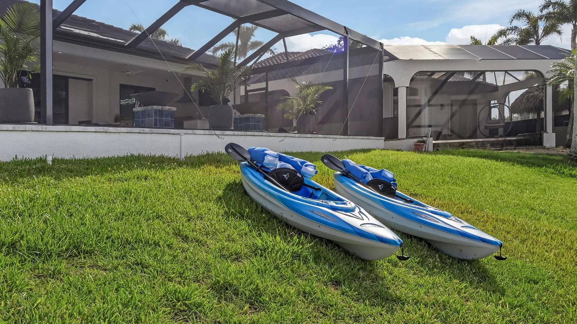 Heated Pool, Kayaks, Brand New Home, Sleeps 6 - Luxuria Blanca