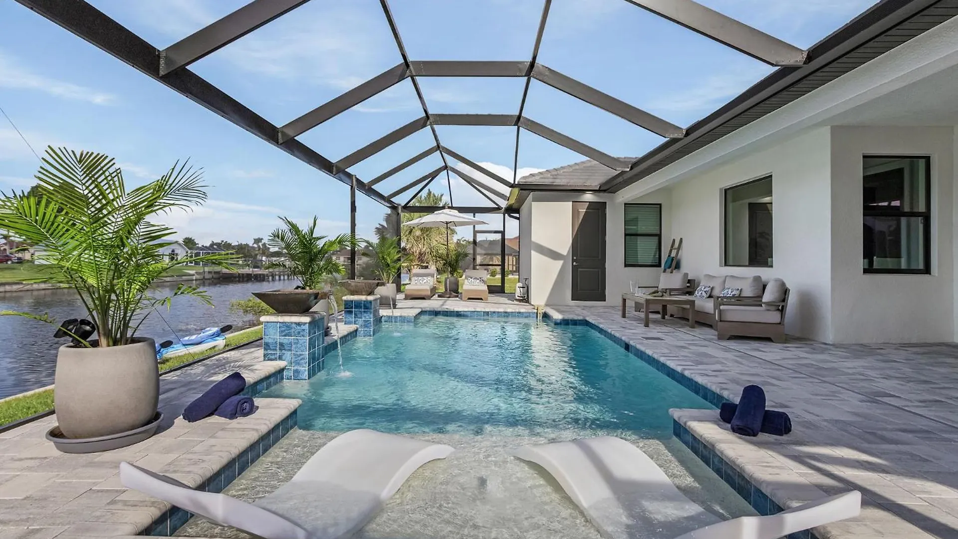 Heated Pool, Kayaks, Brand New Home, Sleeps 6 - Luxuria Blanca Holiday home *