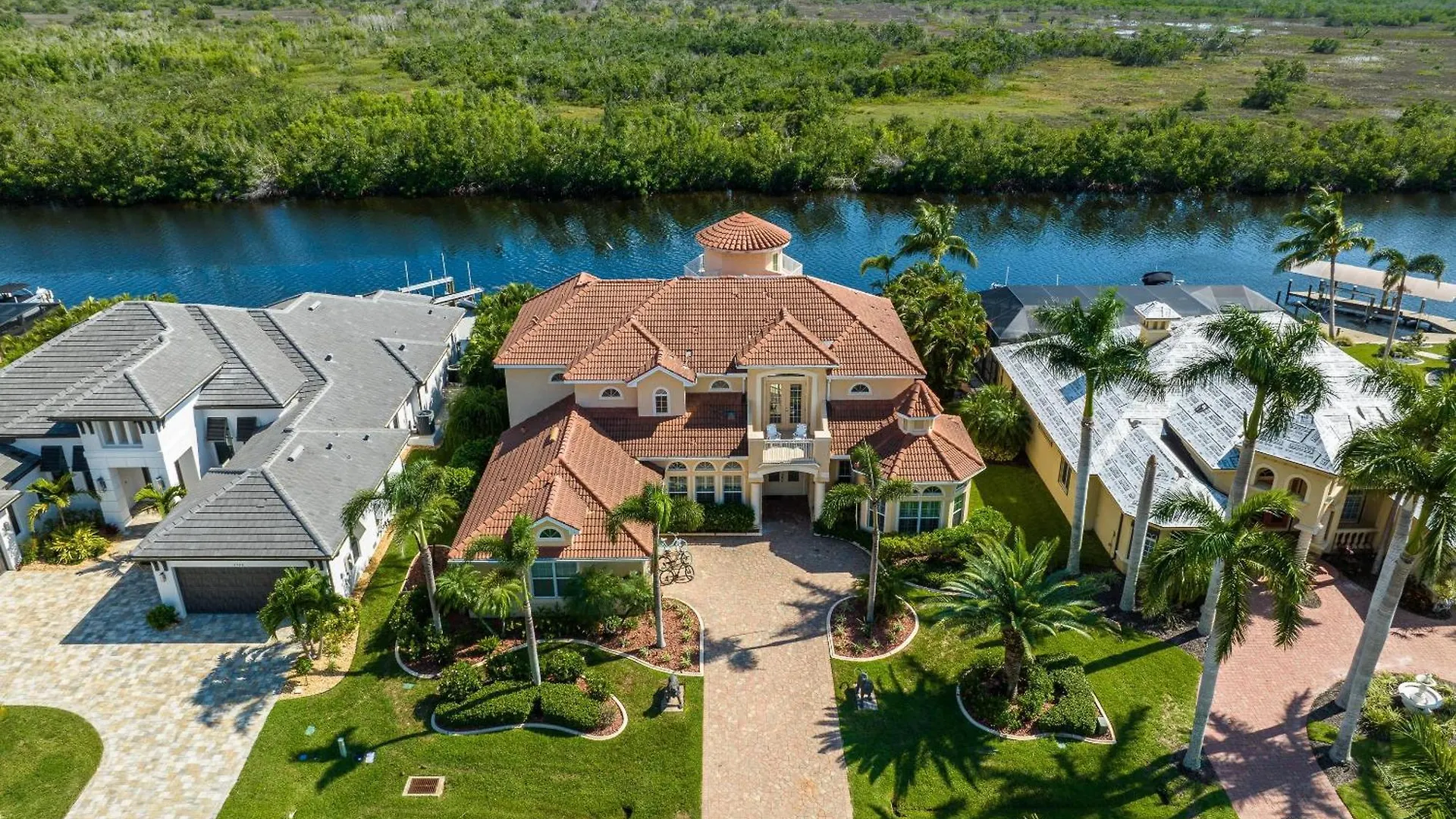 Southern Serenity Holiday home Cape Coral