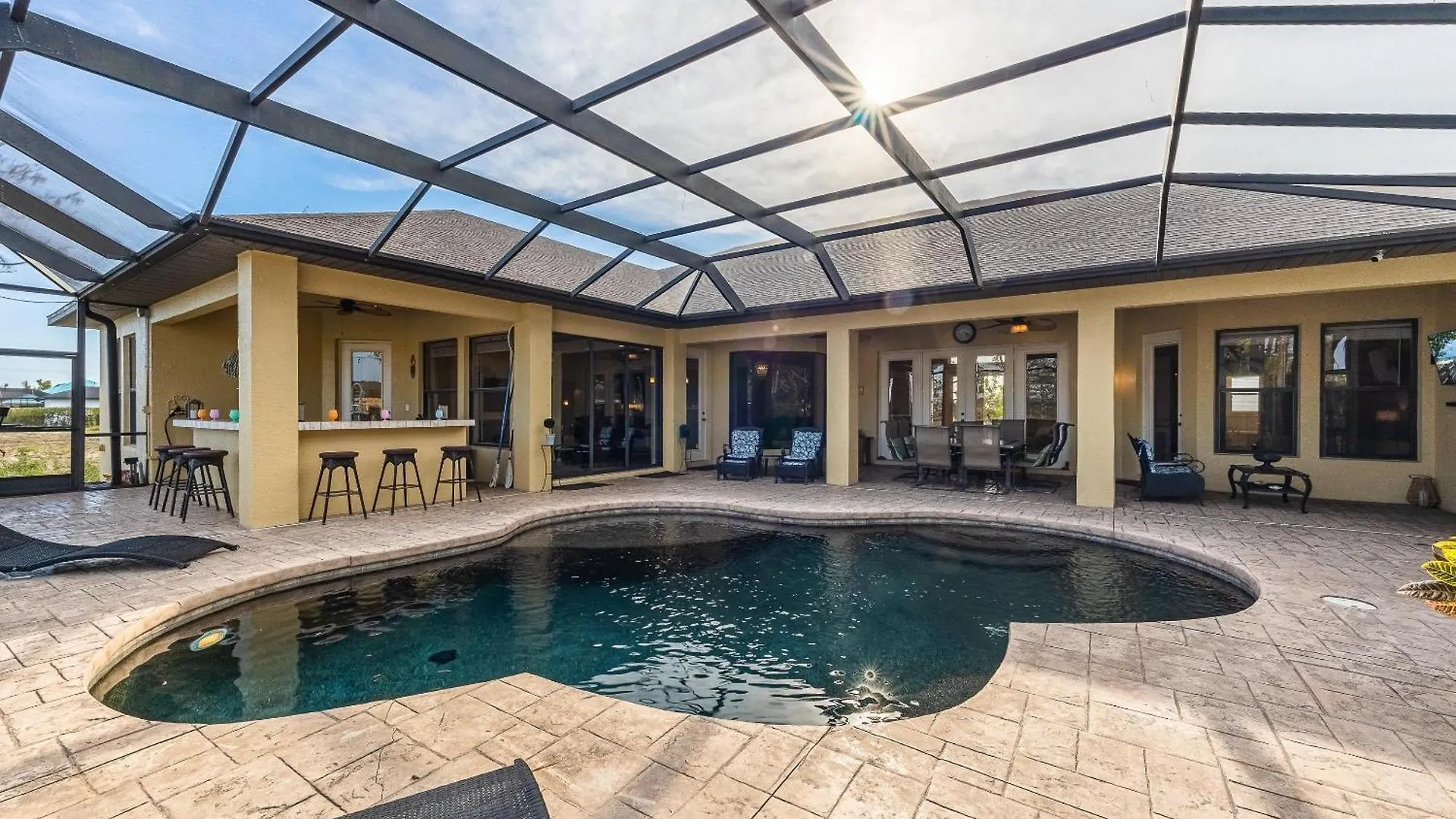 Fresh Water Canal, Kayaks, Heated Pool - Windows On The Water - Roelens Vacations