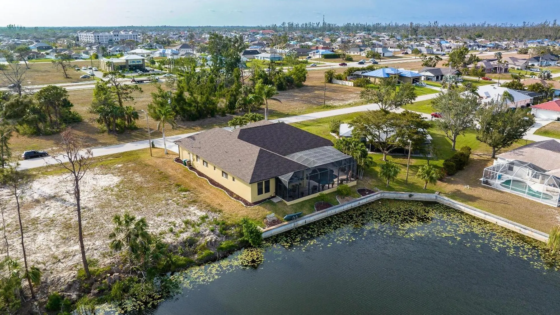 Fresh Water Canal, Kayaks, Heated Pool - Windows On The Water - Roelens Vacations