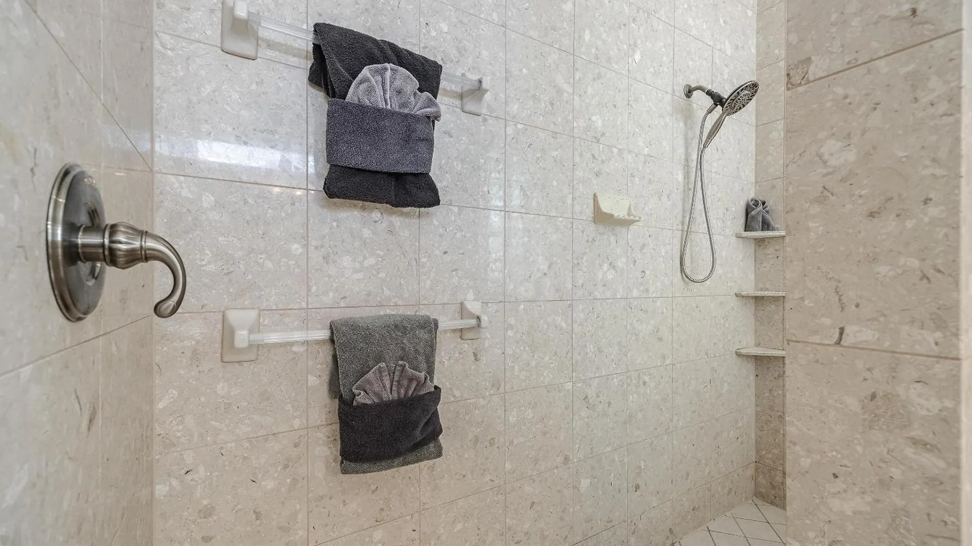 Holiday home Fresh Water Canal, Kayaks, Heated Pool - Windows On The Water - Roelens Vacations
