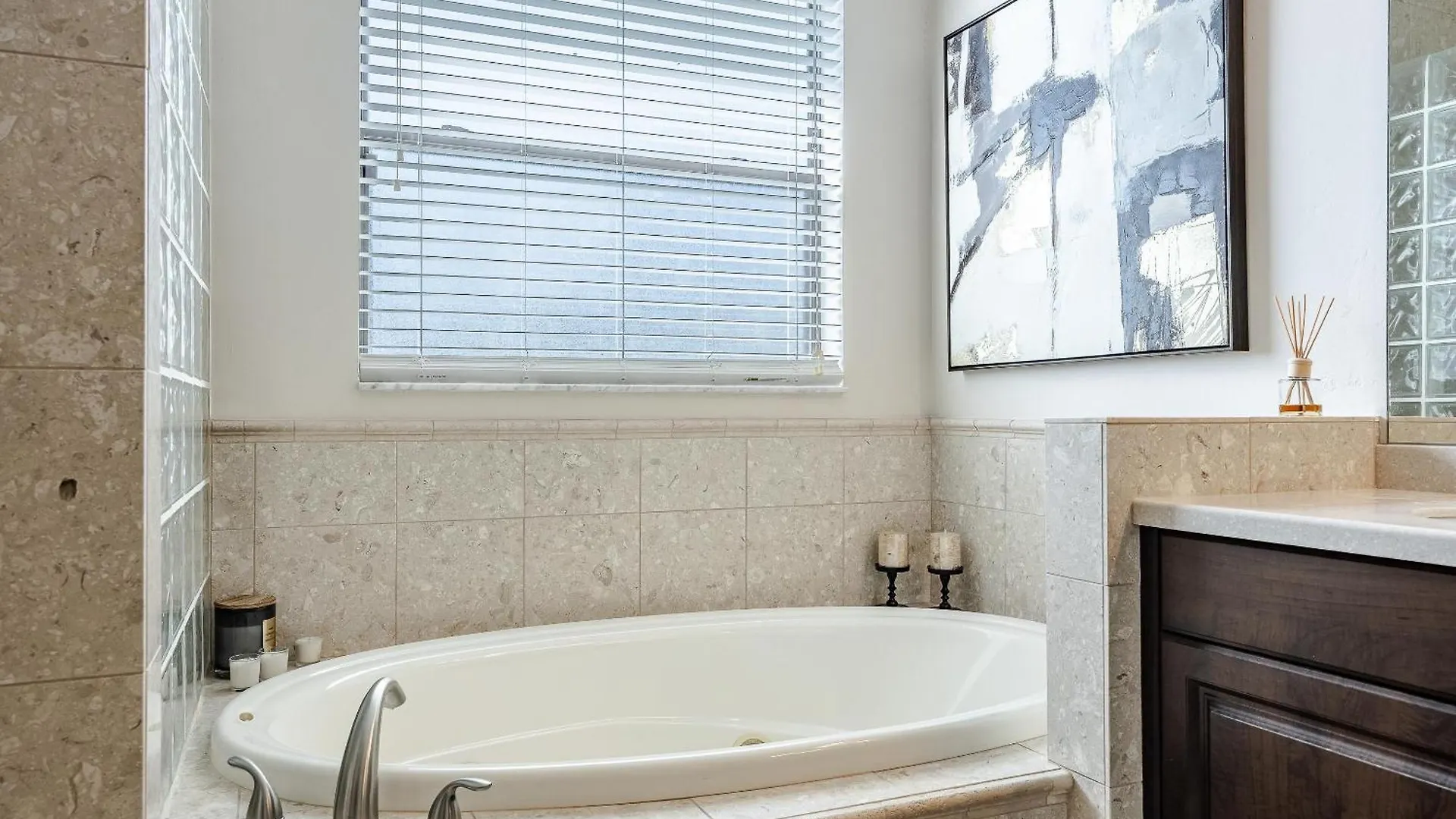 Fresh Water Canal, Kayaks, Heated Pool - Windows On The Water - Roelens Vacations Holiday home Cape Coral