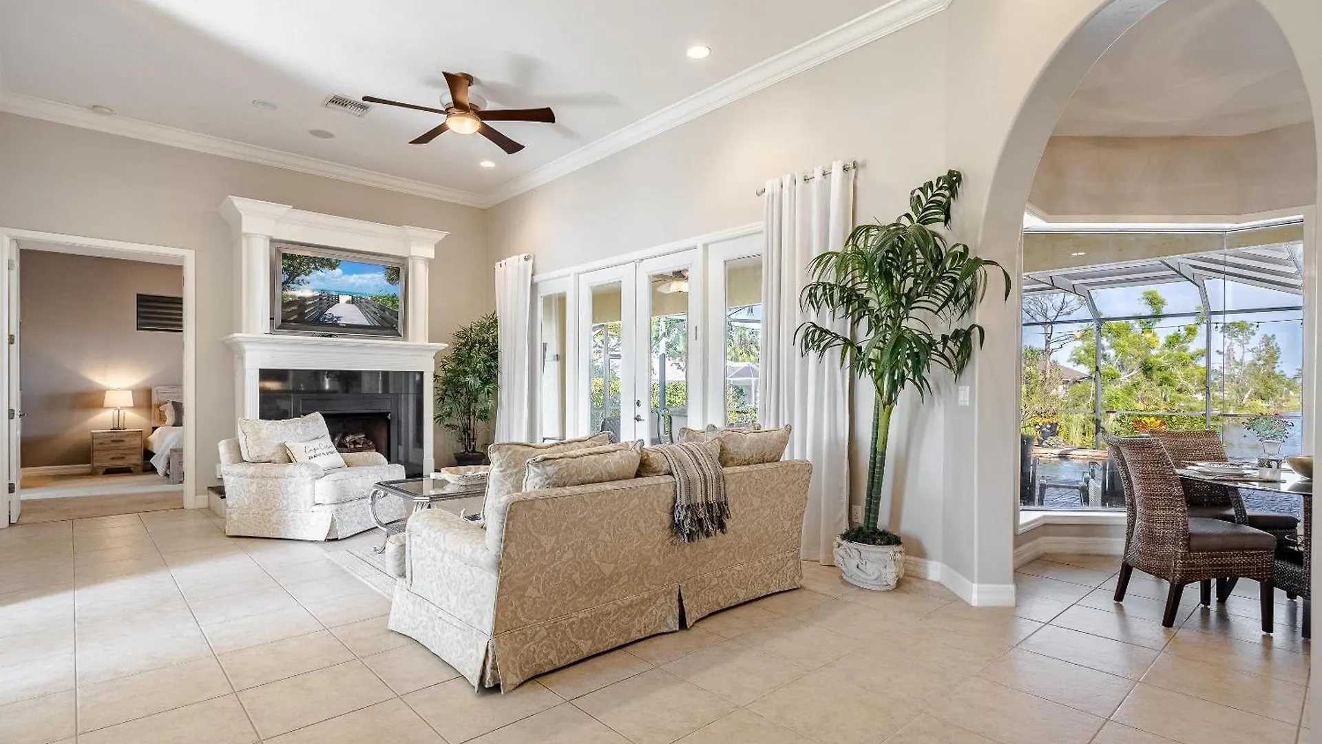 Fresh Water Canal, Kayaks, Heated Pool - Windows On The Water - Roelens Vacations