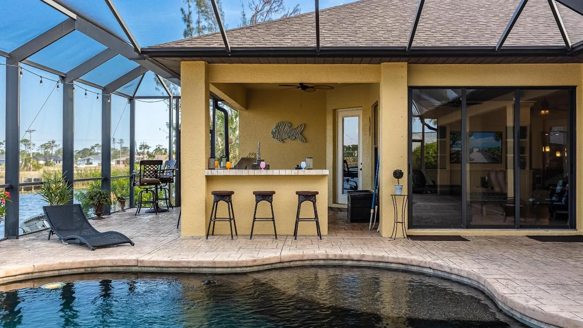 Holiday home Fresh Water Canal, Kayaks, Heated Pool - Windows On The Water - Roelens Vacations Cape Coral