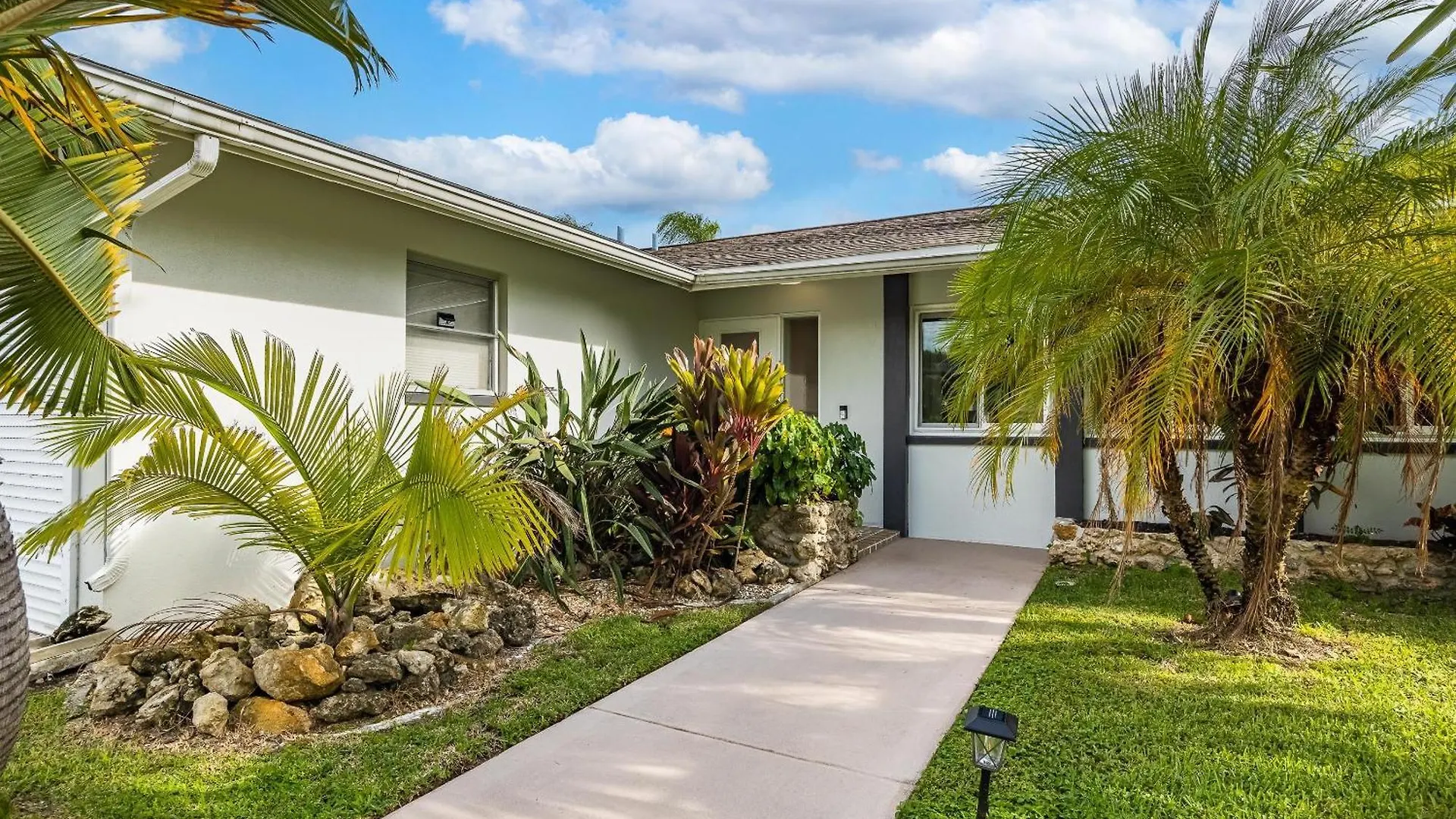 Sweet Life- Roelens Vacations Cape Coral