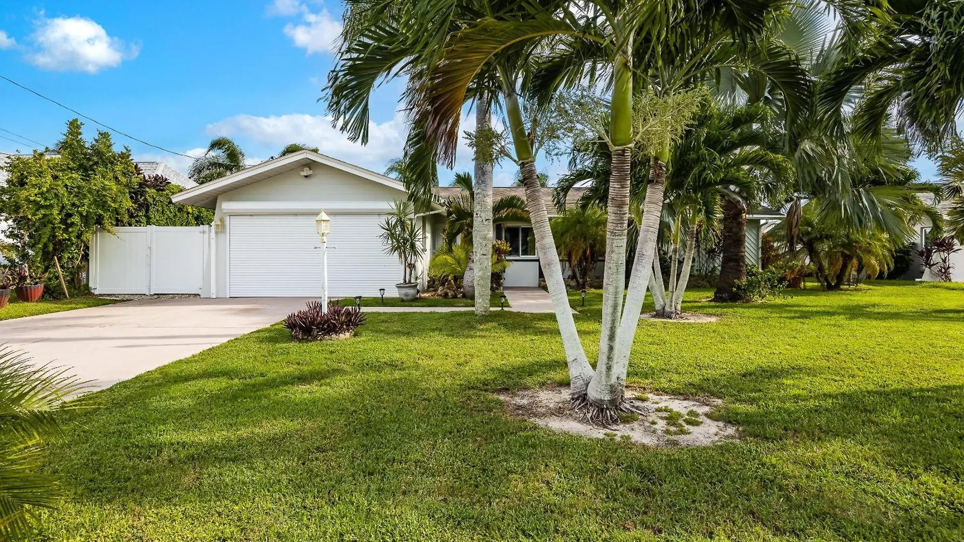 Sweet Life- Roelens Vacations Cape Coral
