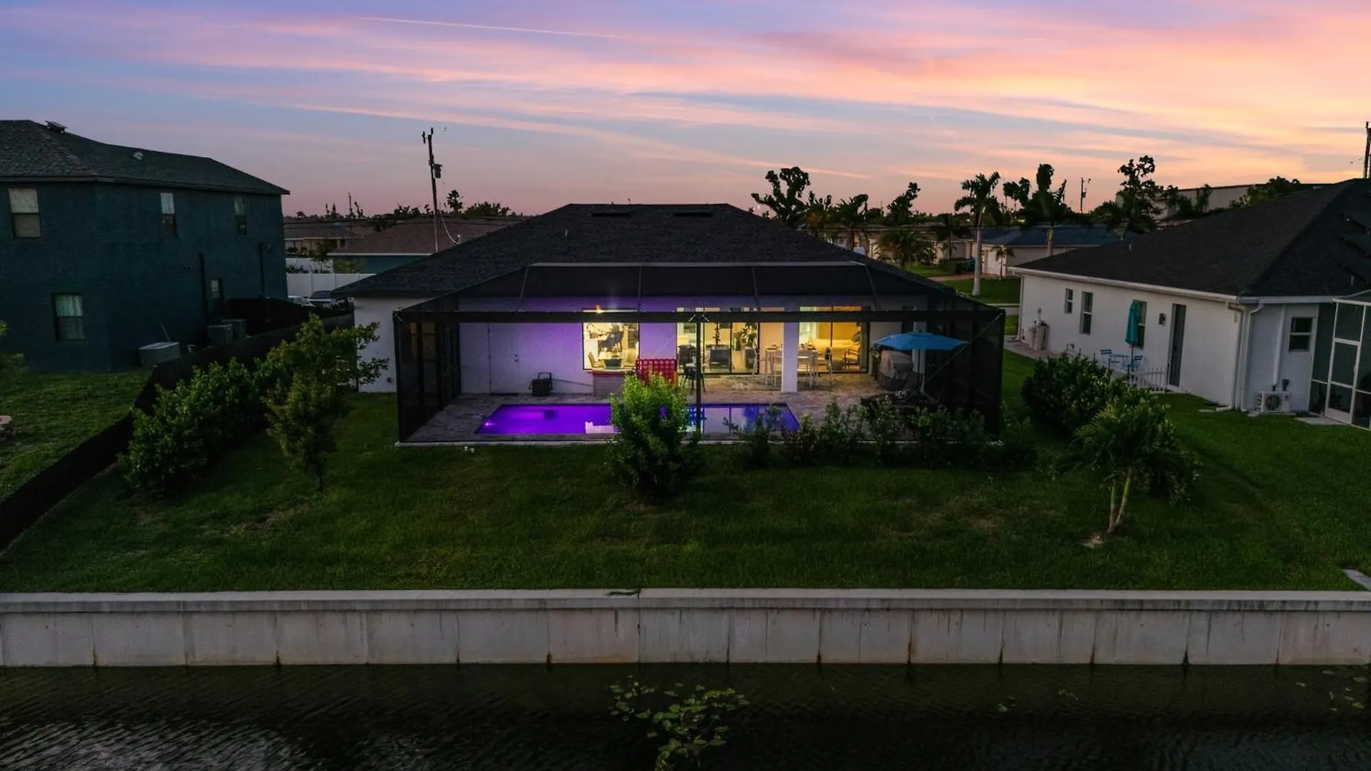 Holiday home Beautiful Spacious New On A Salt Water Canal, Sleep 10 Cape Coral