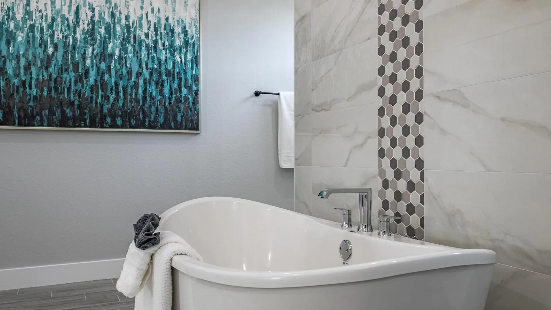 Beautiful Spacious New On A Salt Water Canal, Sleep 10 * Cape Coral