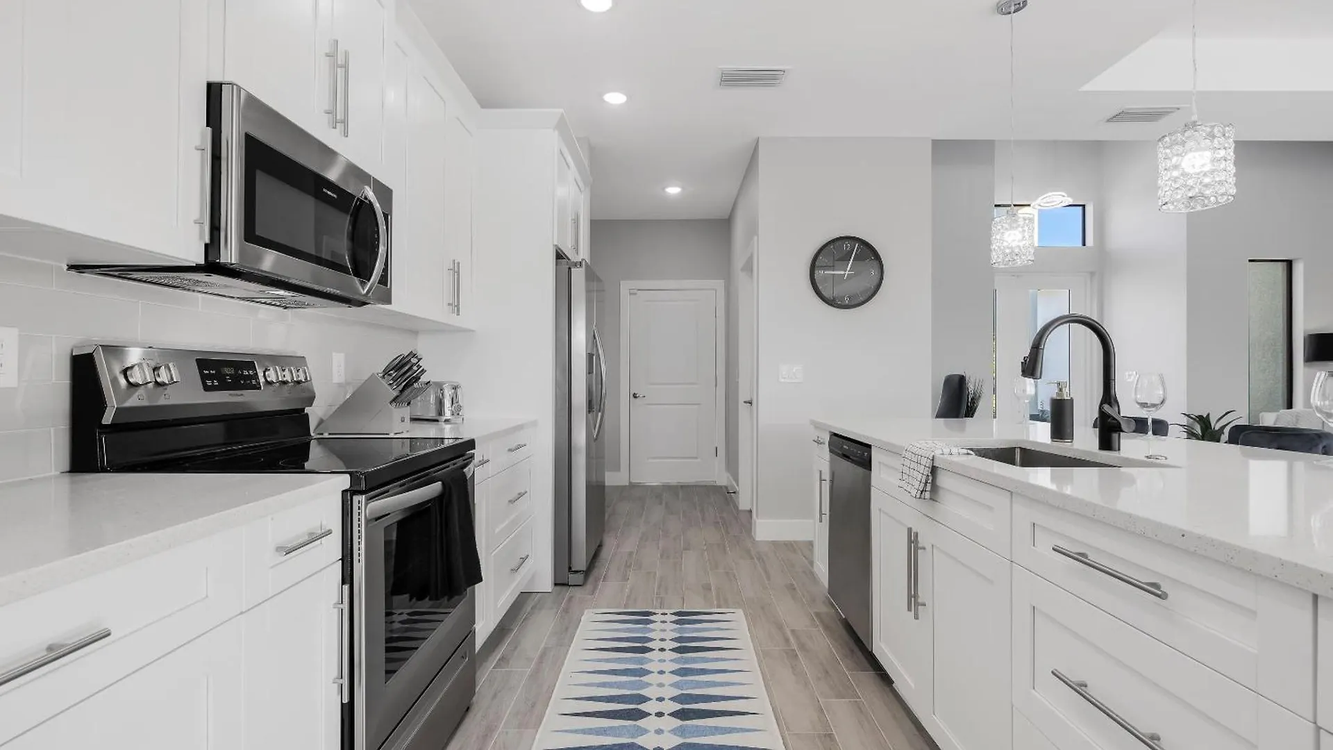 Beautiful Spacious New On A Salt Water Canal, Sleep 10 * Cape Coral