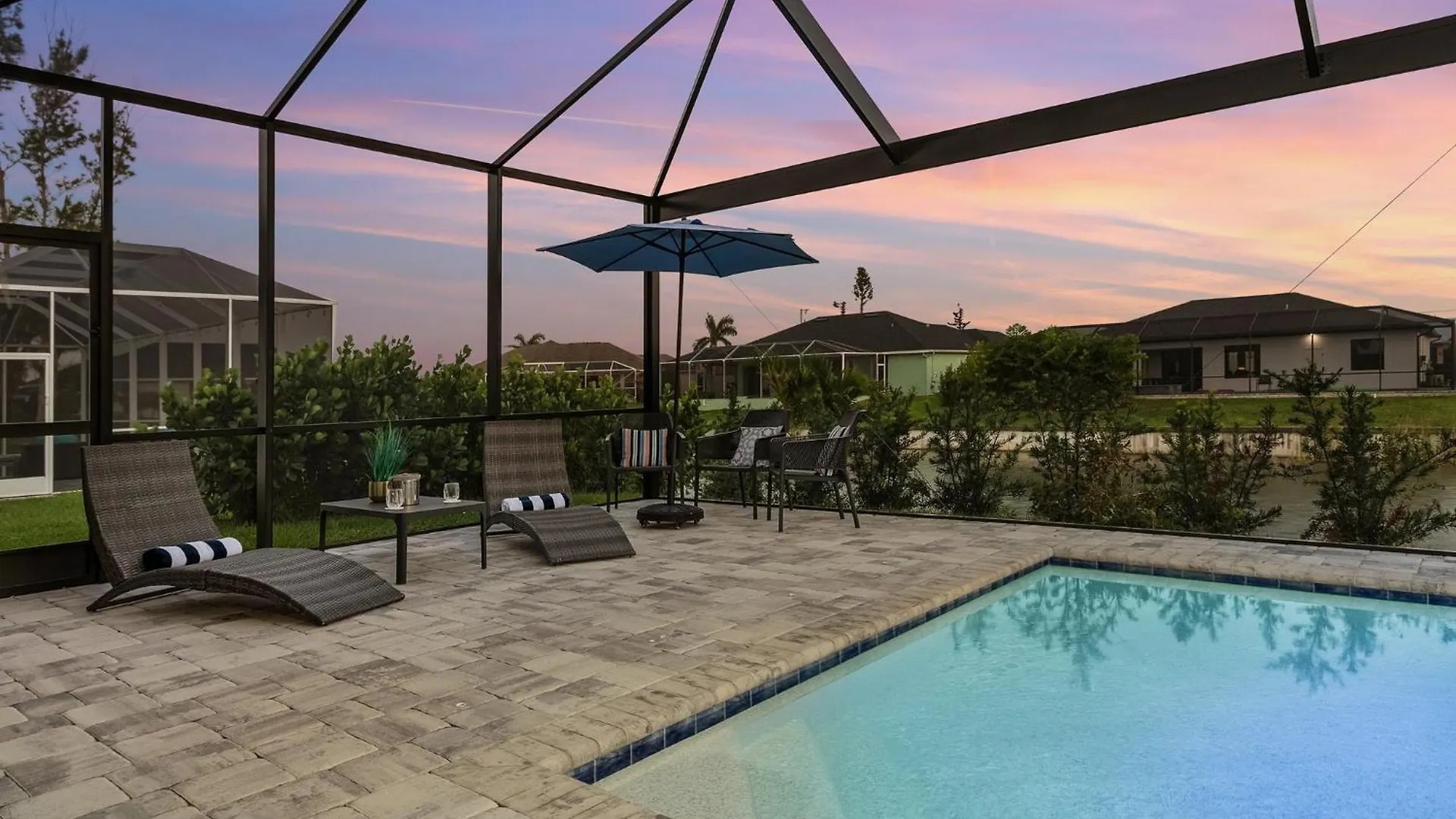Beautiful Spacious New On A Salt Water Canal, Sleep 10 Holiday home Cape Coral