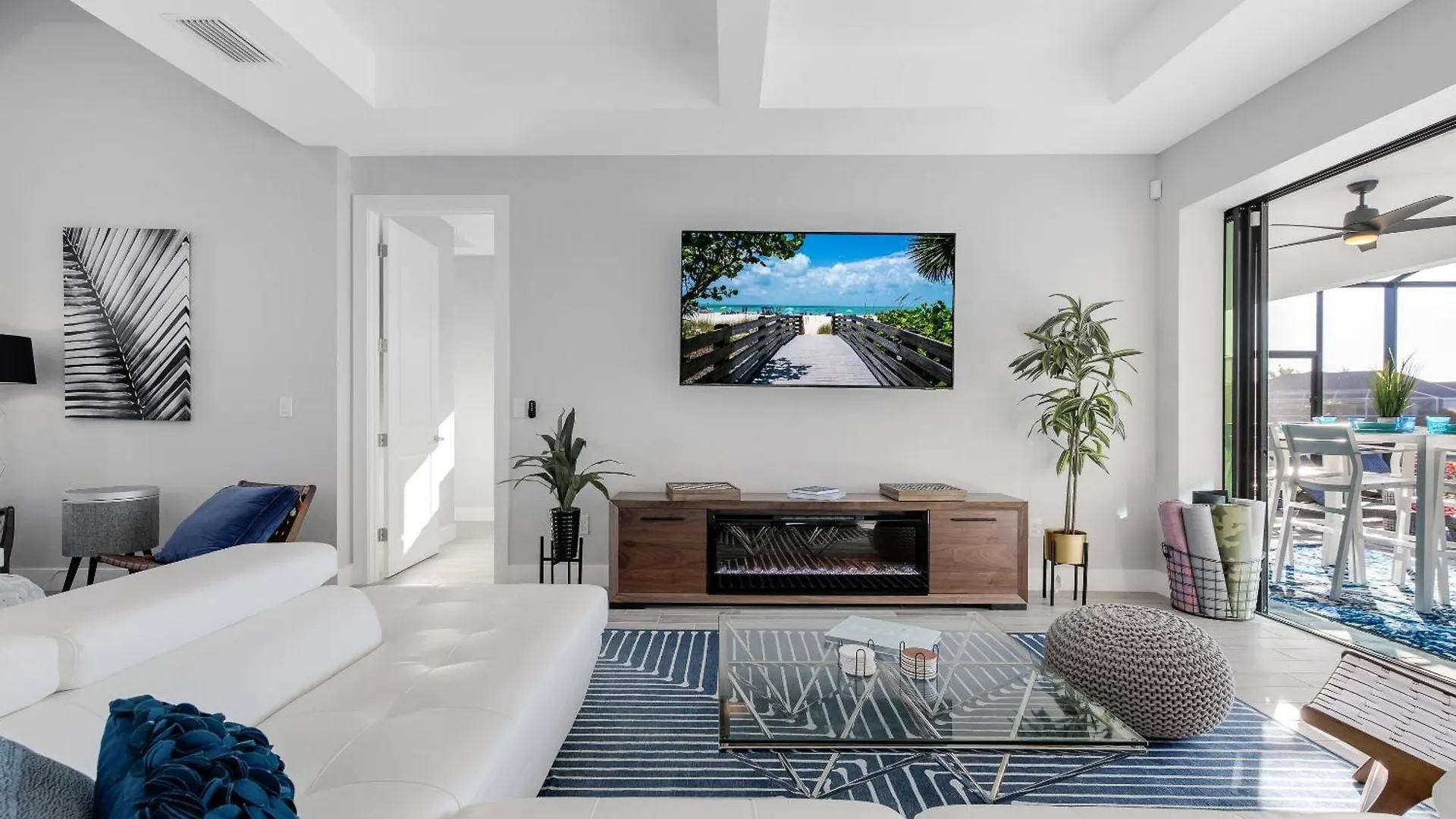 Beautiful Spacious New On A Salt Water Canal, Sleep 10 * Cape Coral