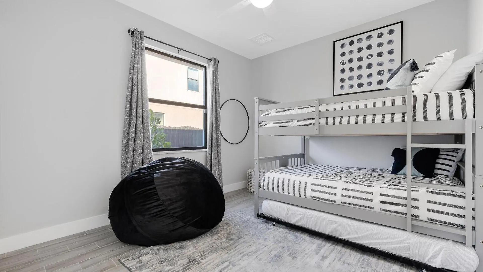 Beautiful Spacious New On A Salt Water Canal, Sleep 10 Holiday home