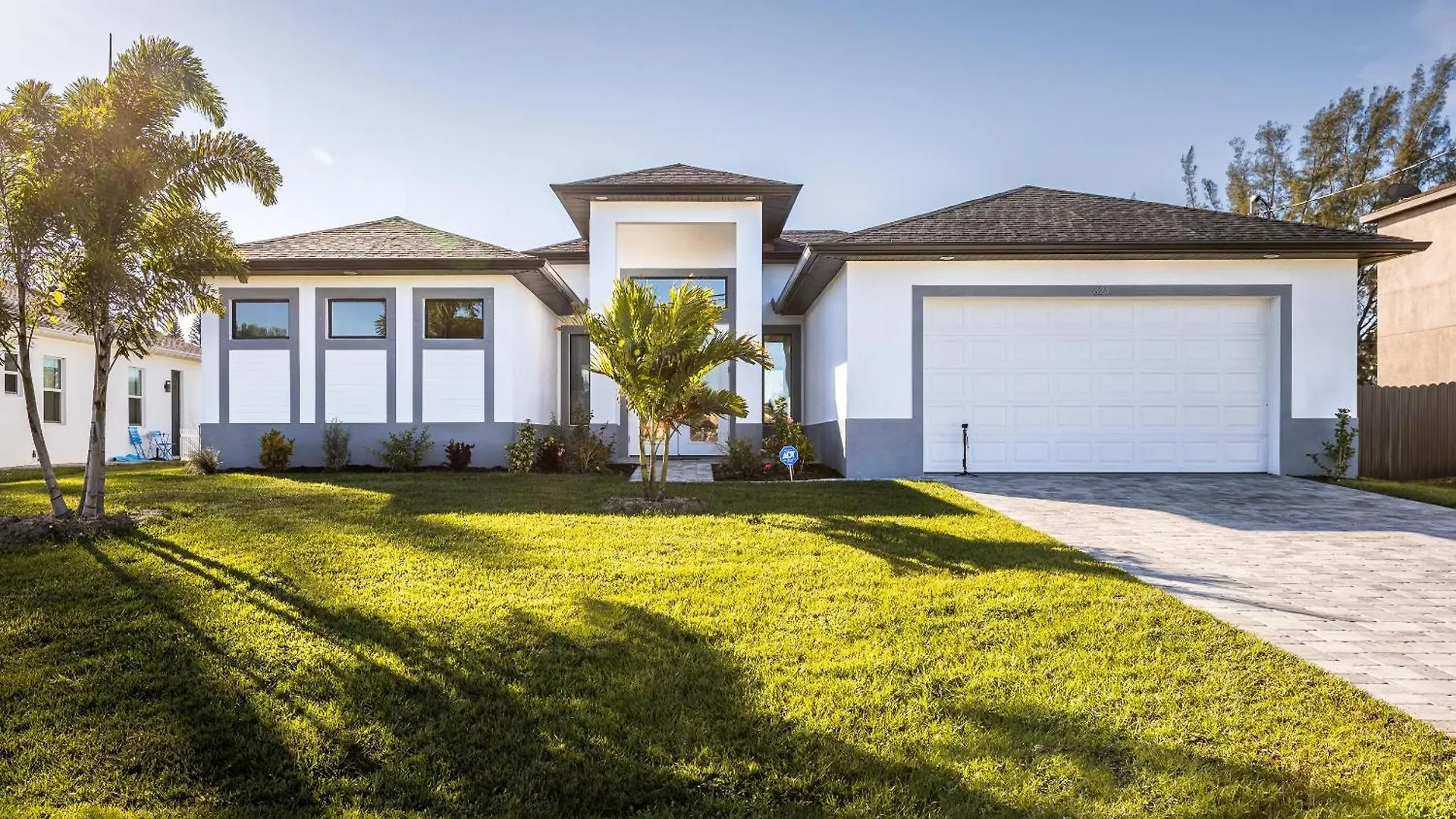 Beautiful Spacious New On A Salt Water Canal, Sleep 10 * Cape Coral