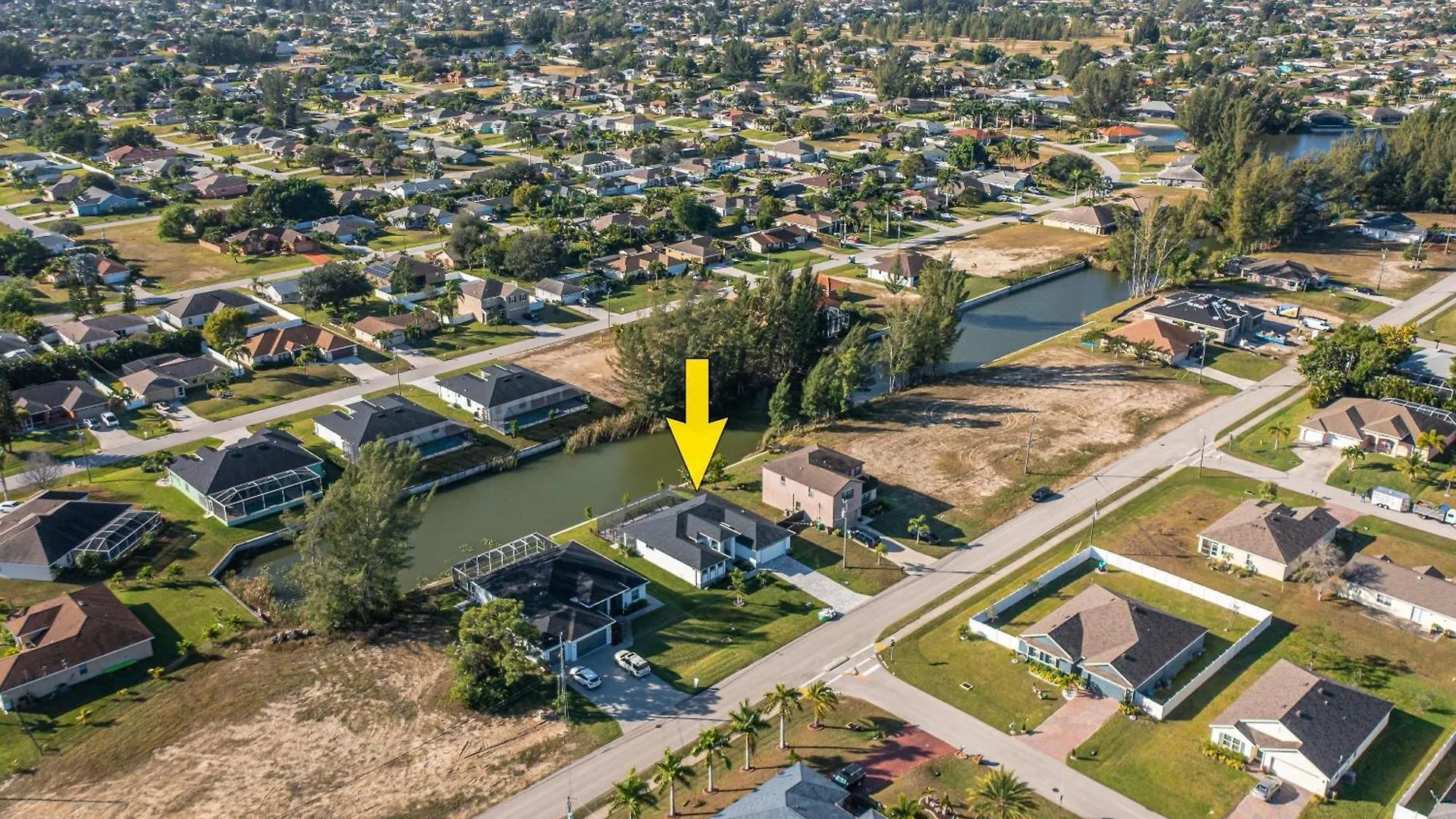 Beautiful Spacious New On A Salt Water Canal, Sleep 10 * Cape Coral