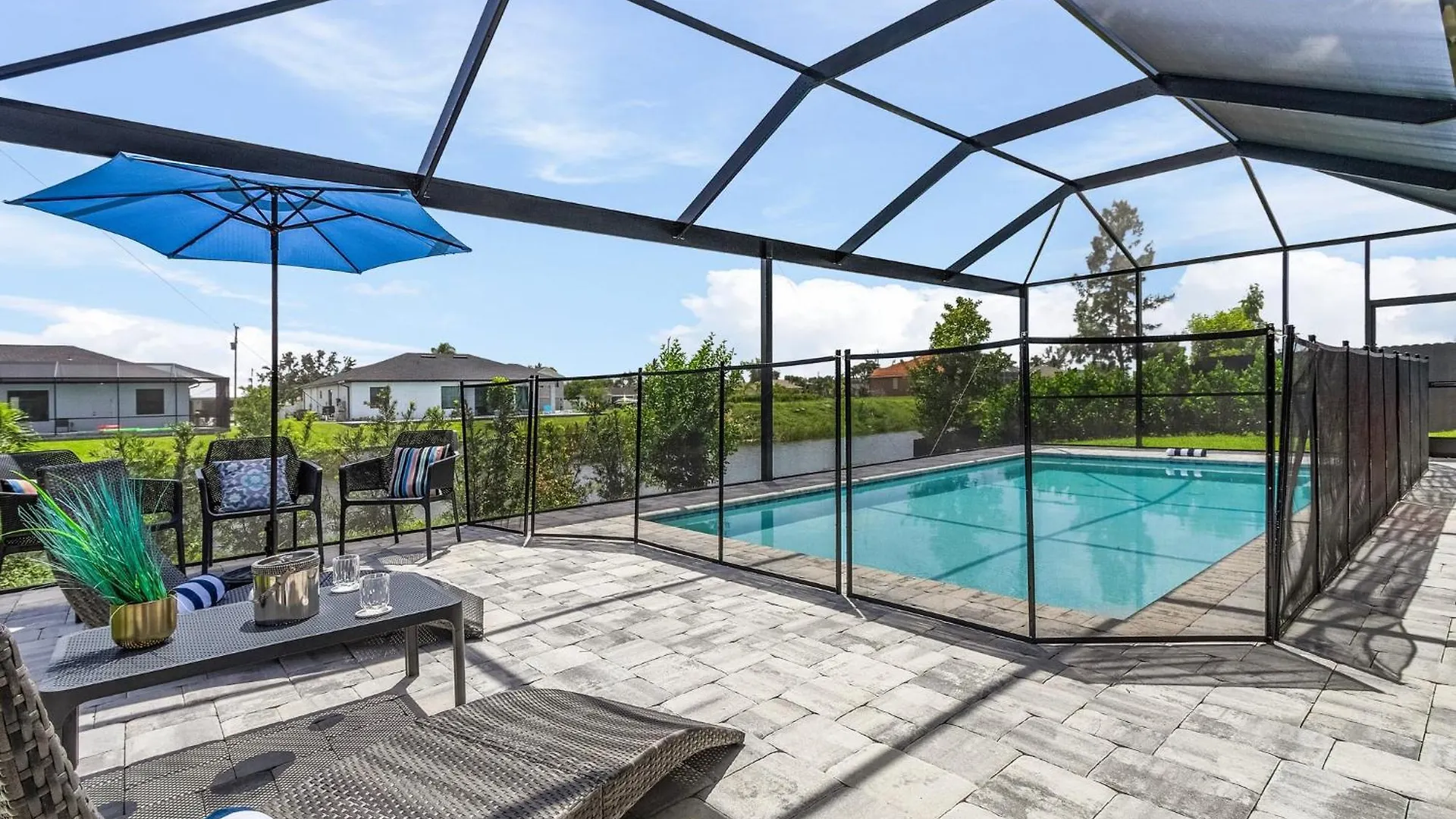 Holiday home Beautiful Spacious New On A Salt Water Canal, Sleep 10