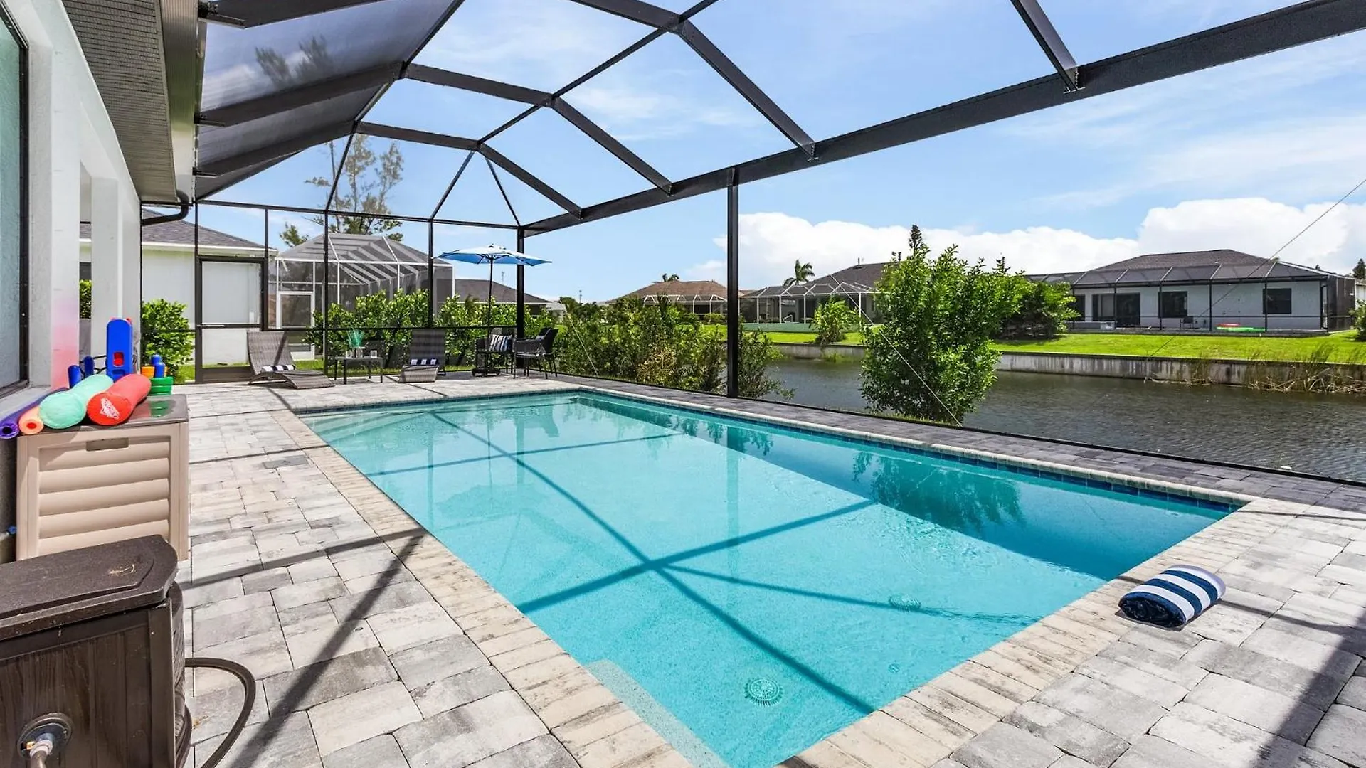 Beautiful Spacious New On A Salt Water Canal, Sleep 10 Cape Coral